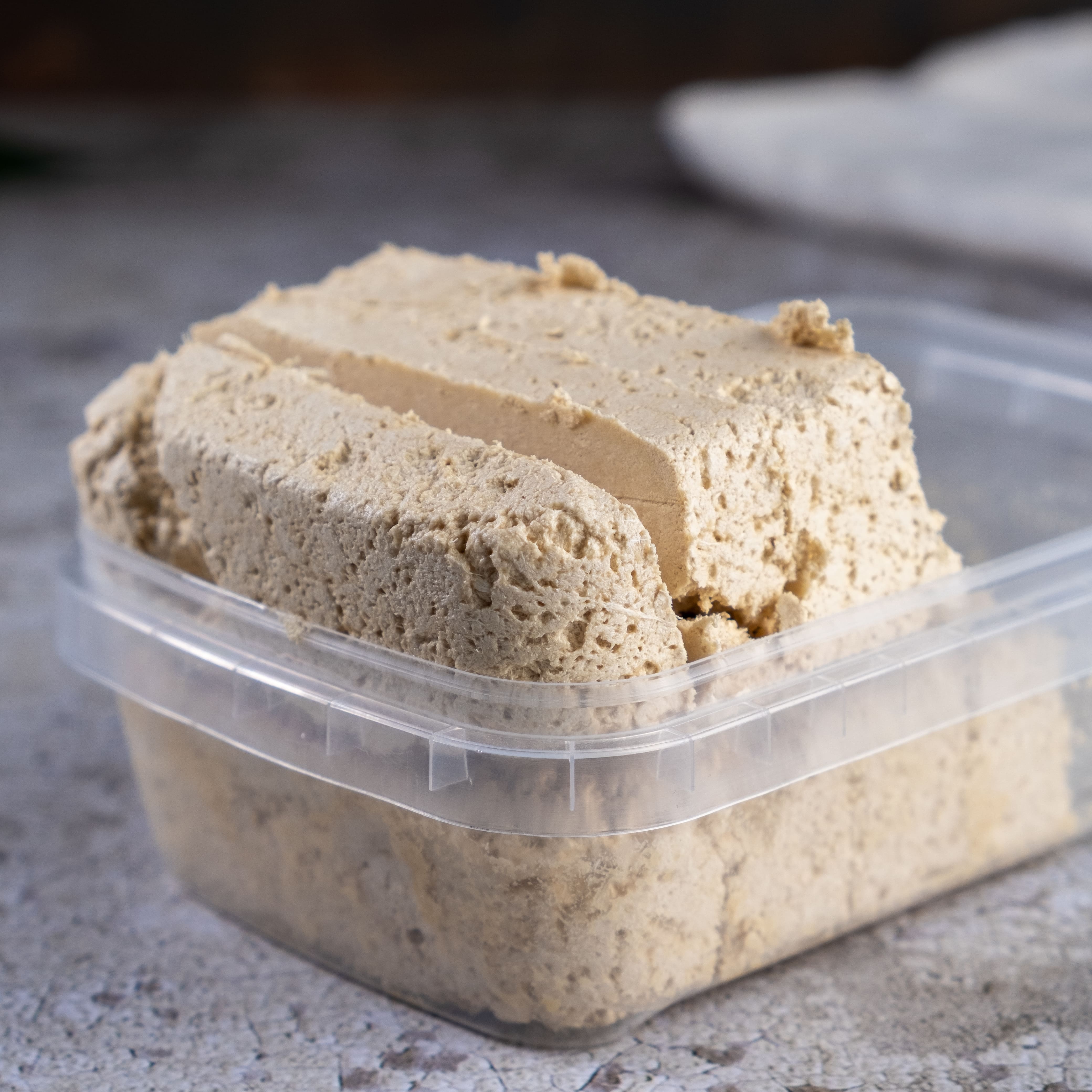 ŞEKERSİZ HURMA SUYUNDAN 400 GR SADE HELVA