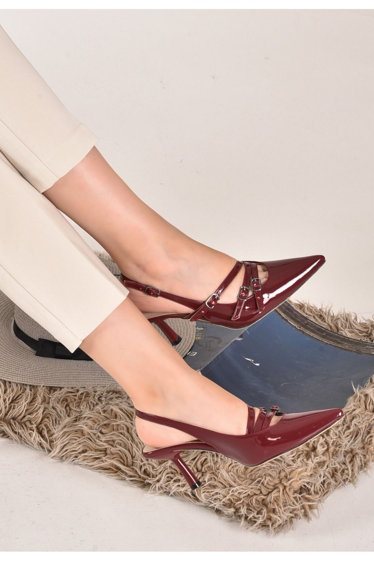 Bella Model Bantlı Kemerli Stiletto - Bordo