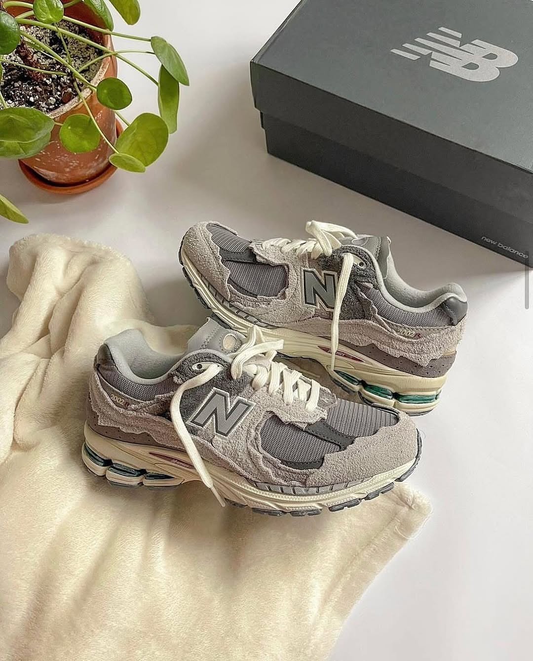 New Balance 2002R Erkek Ayakkabı