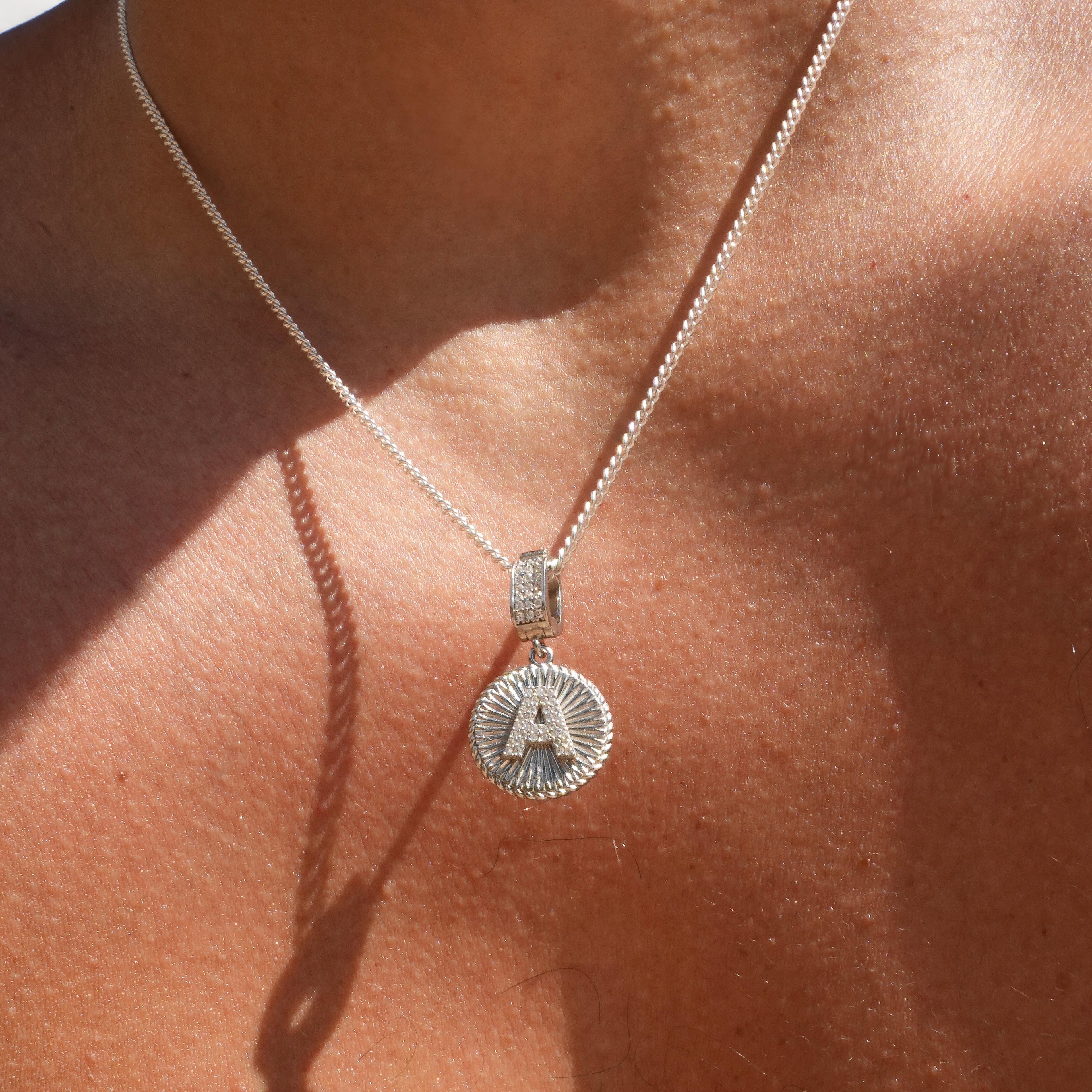 ICY MEDALLION INITAL NECKLACE 925