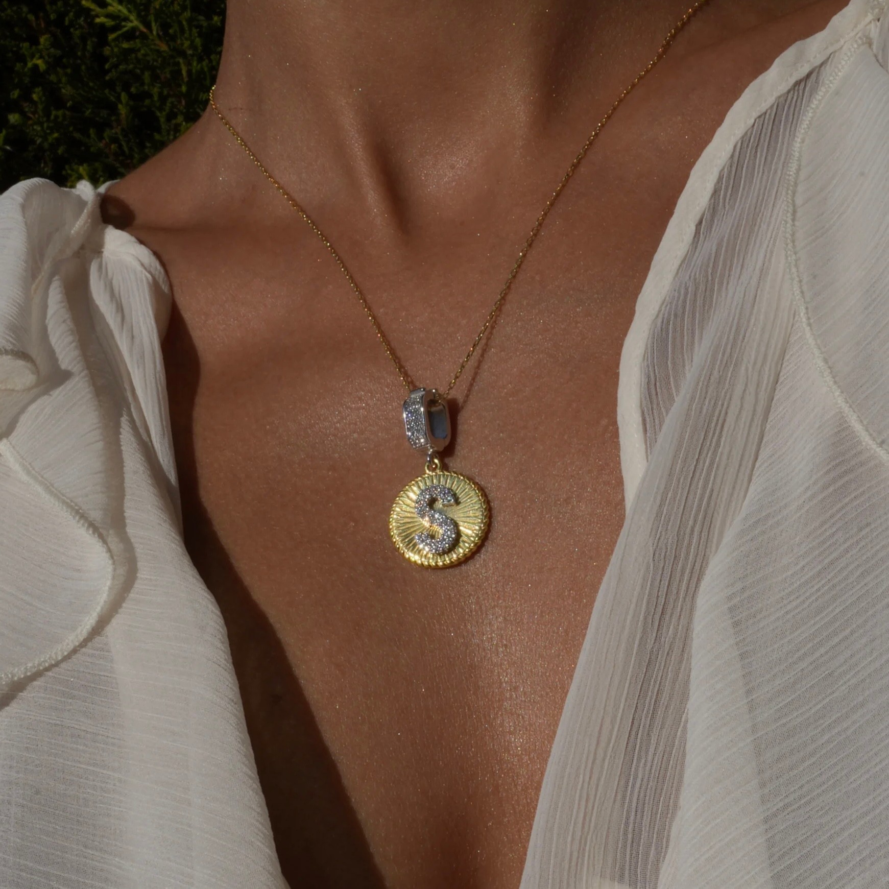 ICY MEDALLION INITAL NECKLACE 925
