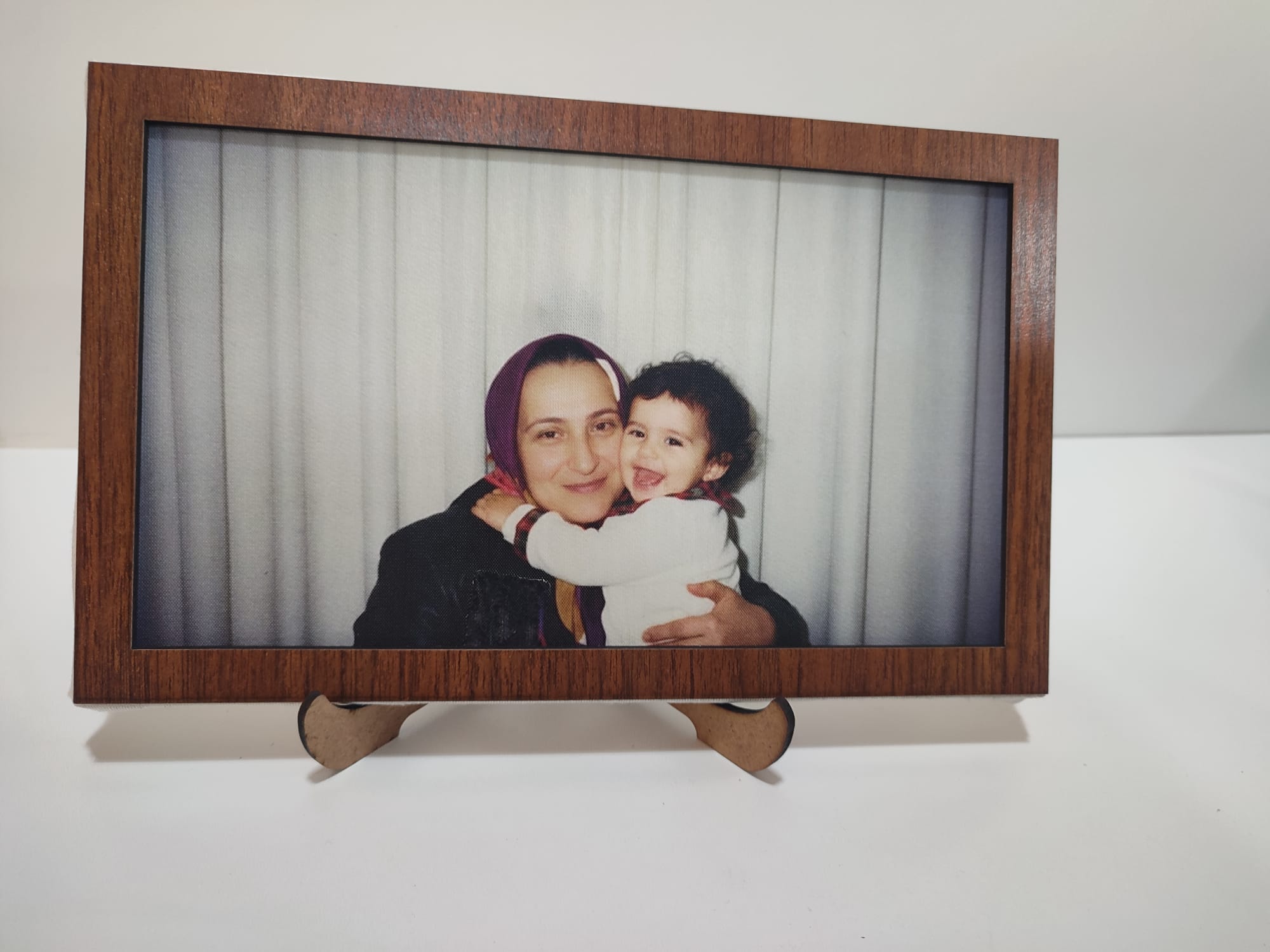 Kişiye Özel Ahşap Fotoğraf Çerçevesi 26x16 cm