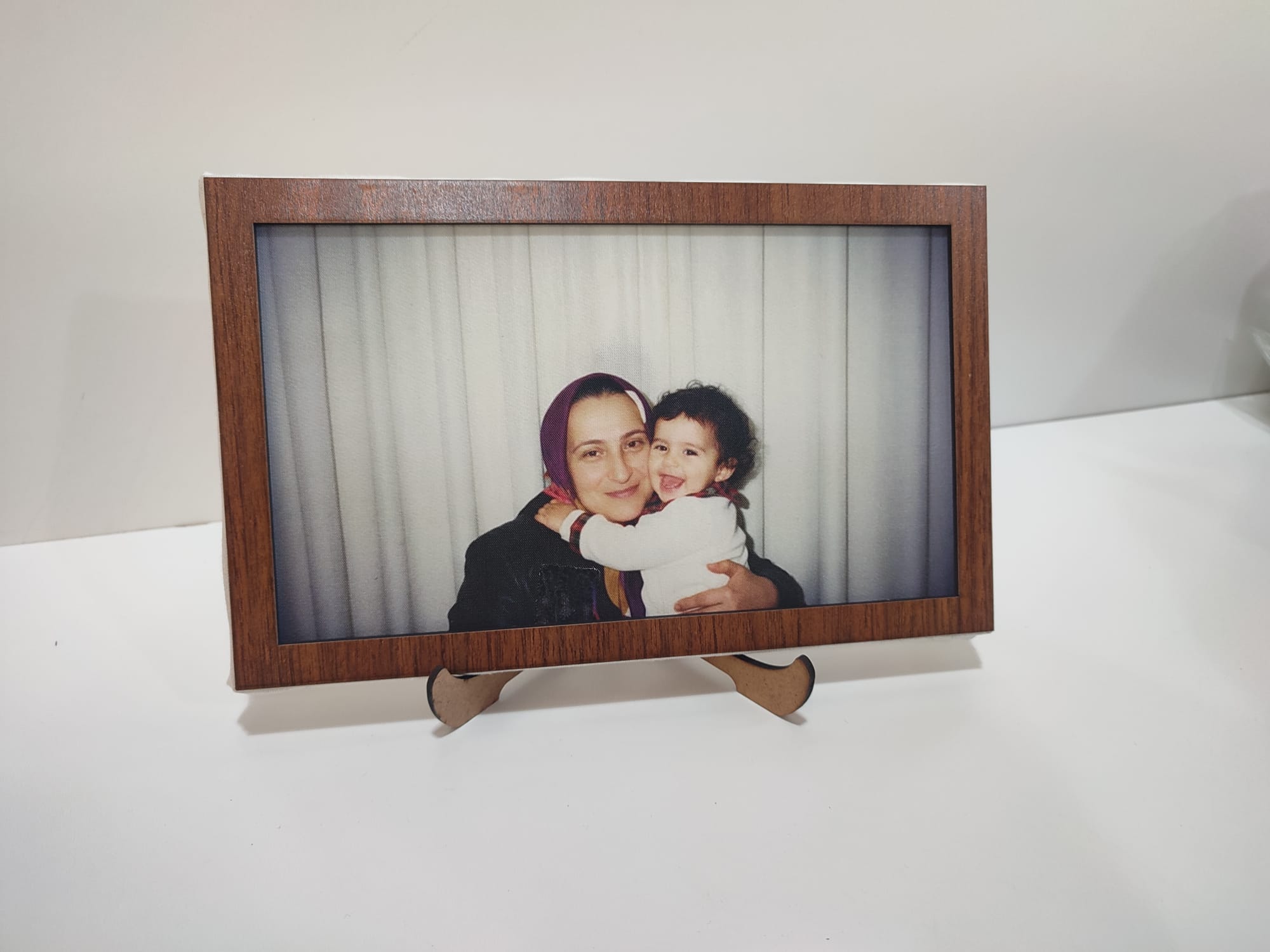 Kişiye Özel Ahşap Fotoğraf Çerçevesi 26x16 cm