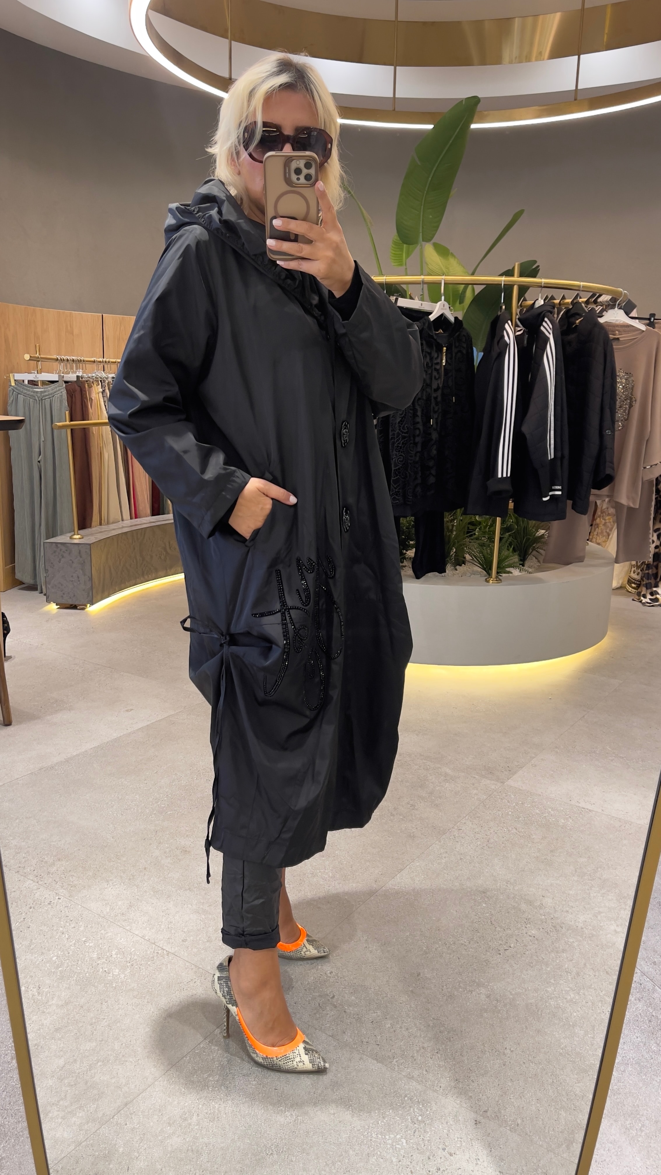 Taş Detaylı Trençkot