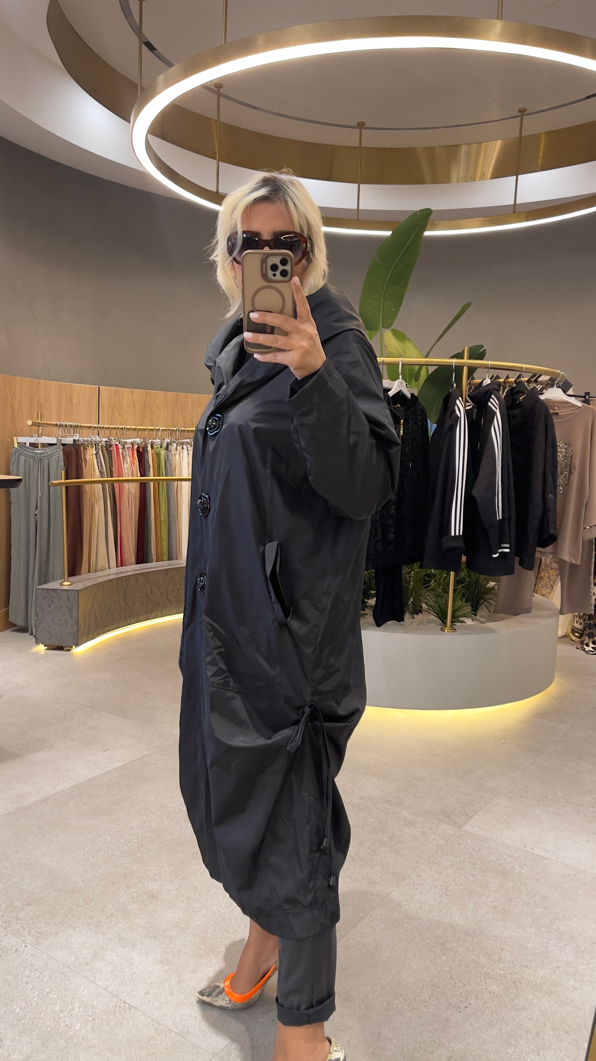 Taş Detaylı Trençkot