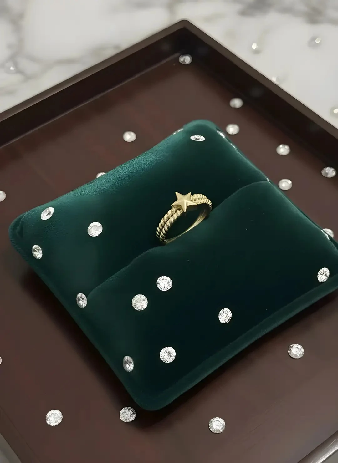 14 Ayar Yıldız Desenli Altın Yüzük – 2.56 Gr Minimal Şık Tasarım