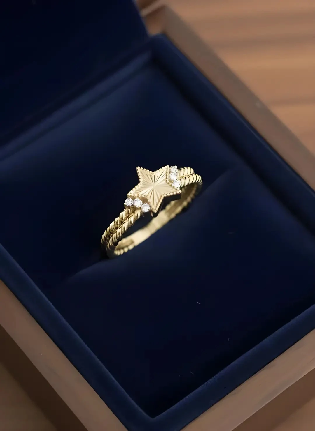 14 Ayar Yıldız Desenli Altın Yüzük – 3.00 gr | Şık ve Zarif Kadın Yüzük