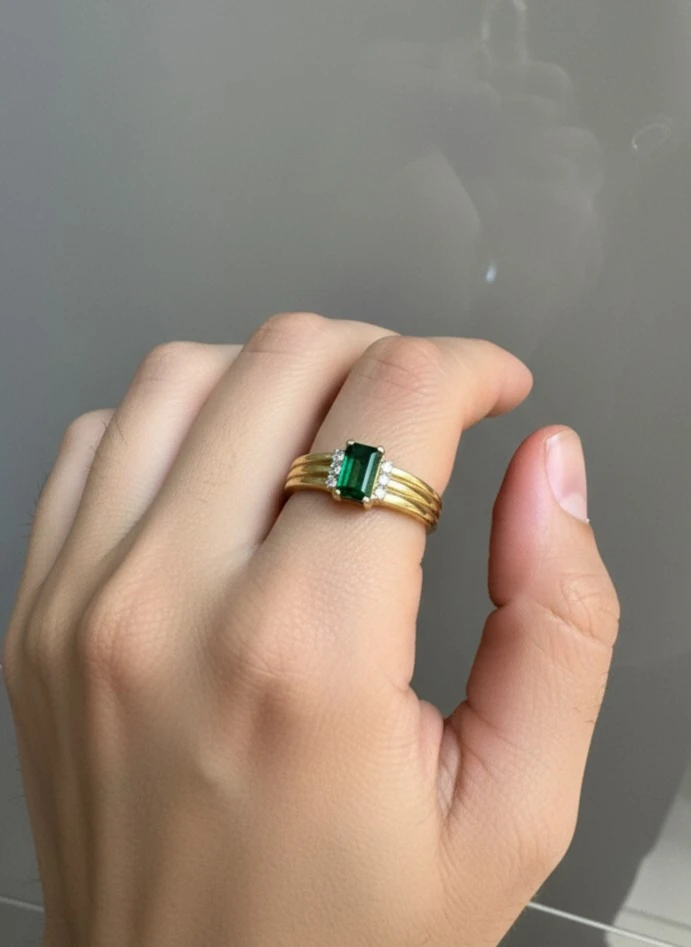 14 Ayar Altın Yeşil Baget Taşlı Yüzük | 2.54 Gr