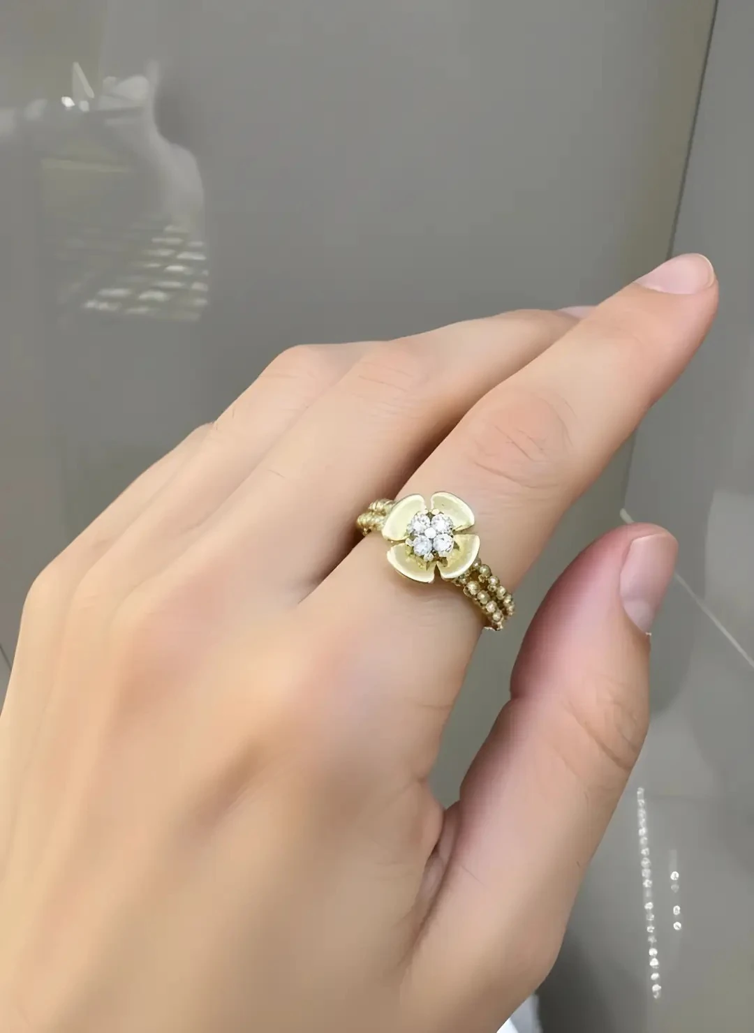 14 Ayar Çiçek Desenli Dorika Altın Yüzük – 2.82 Gram