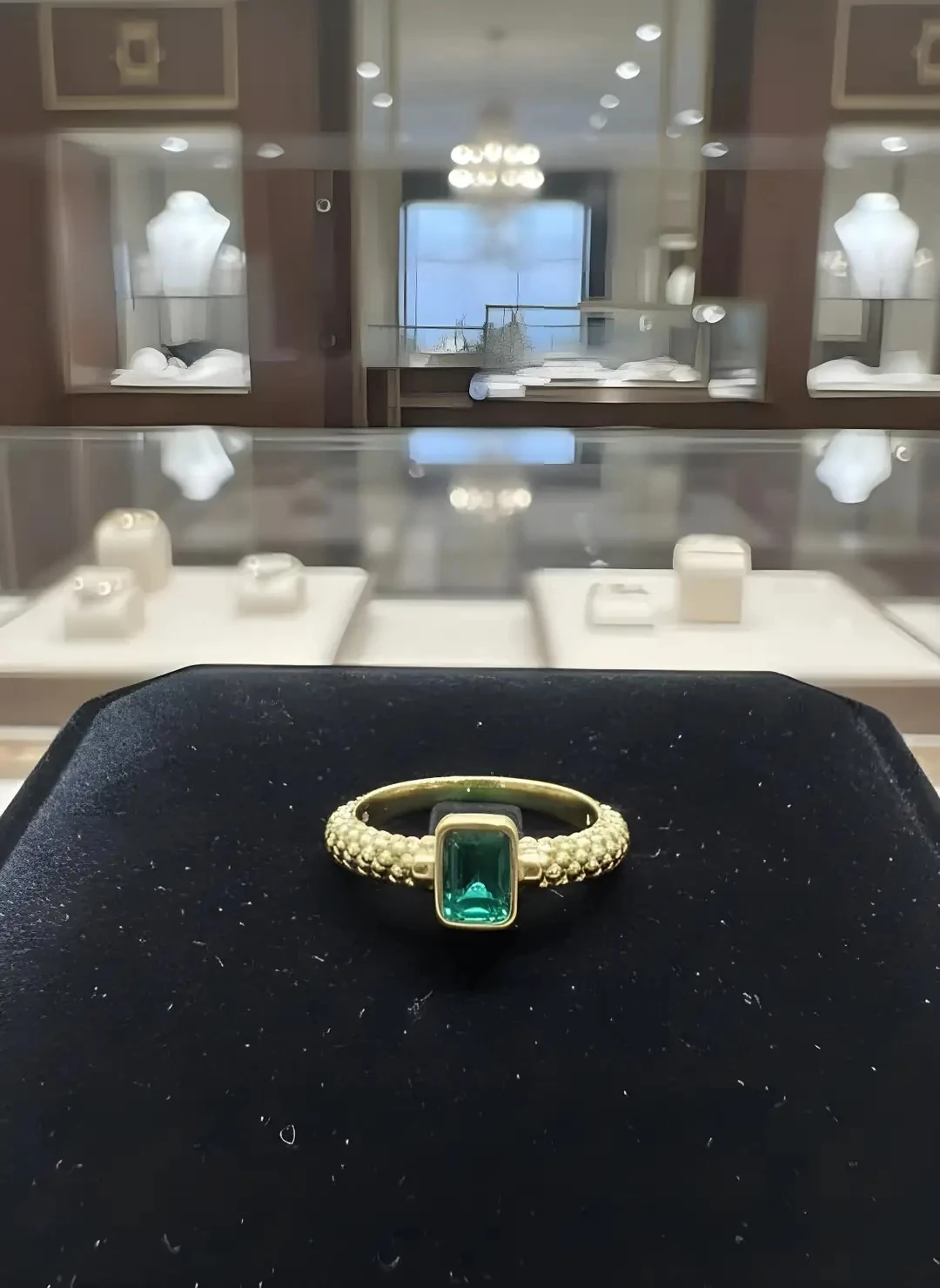 14 Ayar Altın Yeşil Baget Taşlı Yüzük – 2.38 Gram