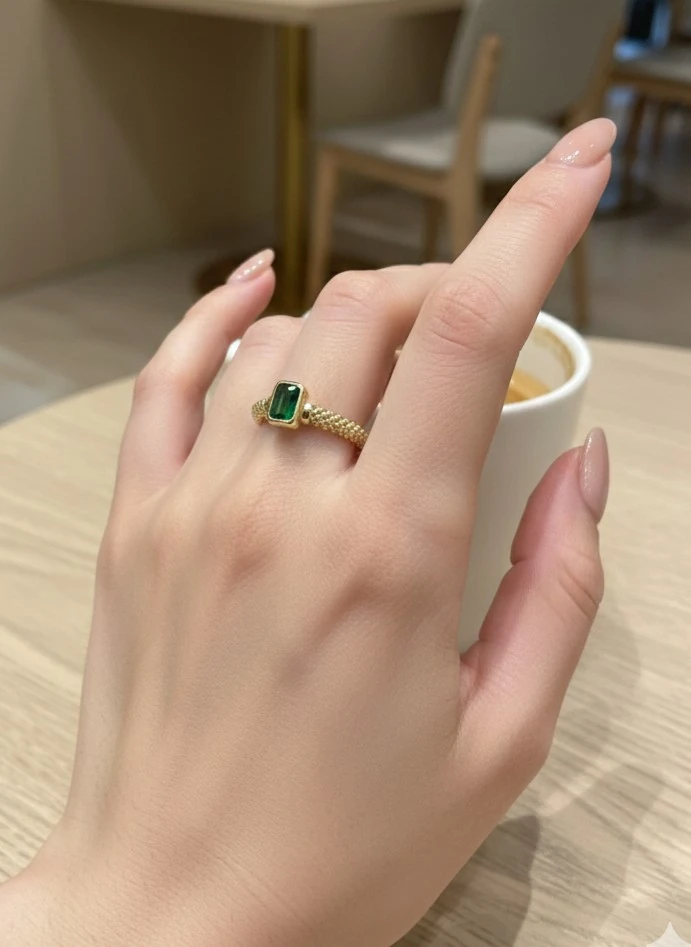 14 Ayar Altın Yeşil Baget Taşlı Yüzük – 2.38 Gram