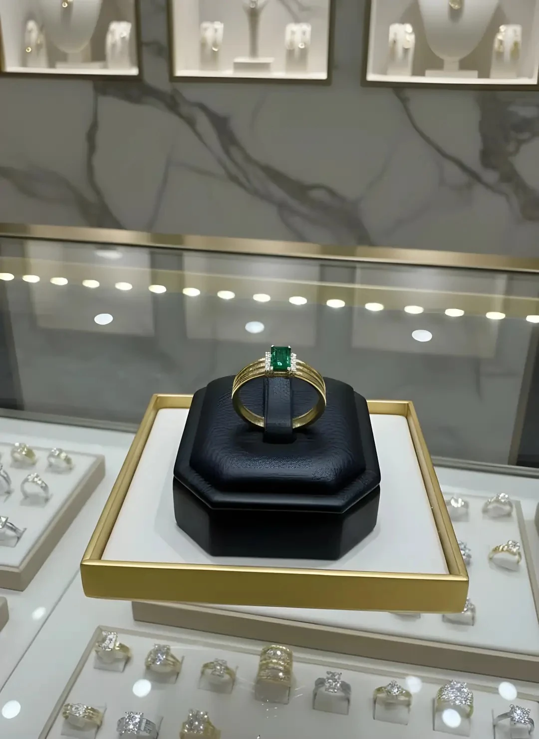 14 Ayar Altın Yeşil Baget Taşlı Yüzük | 2.54 Gr