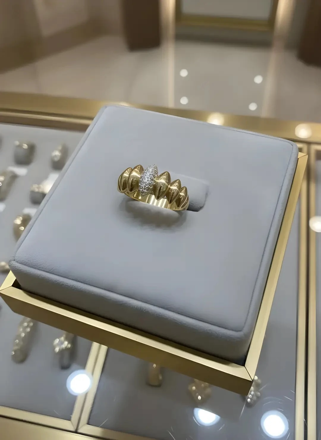 14 Ayar Desenli Altın Yüzük – 2.79 Gr Modern Şık Tasarım