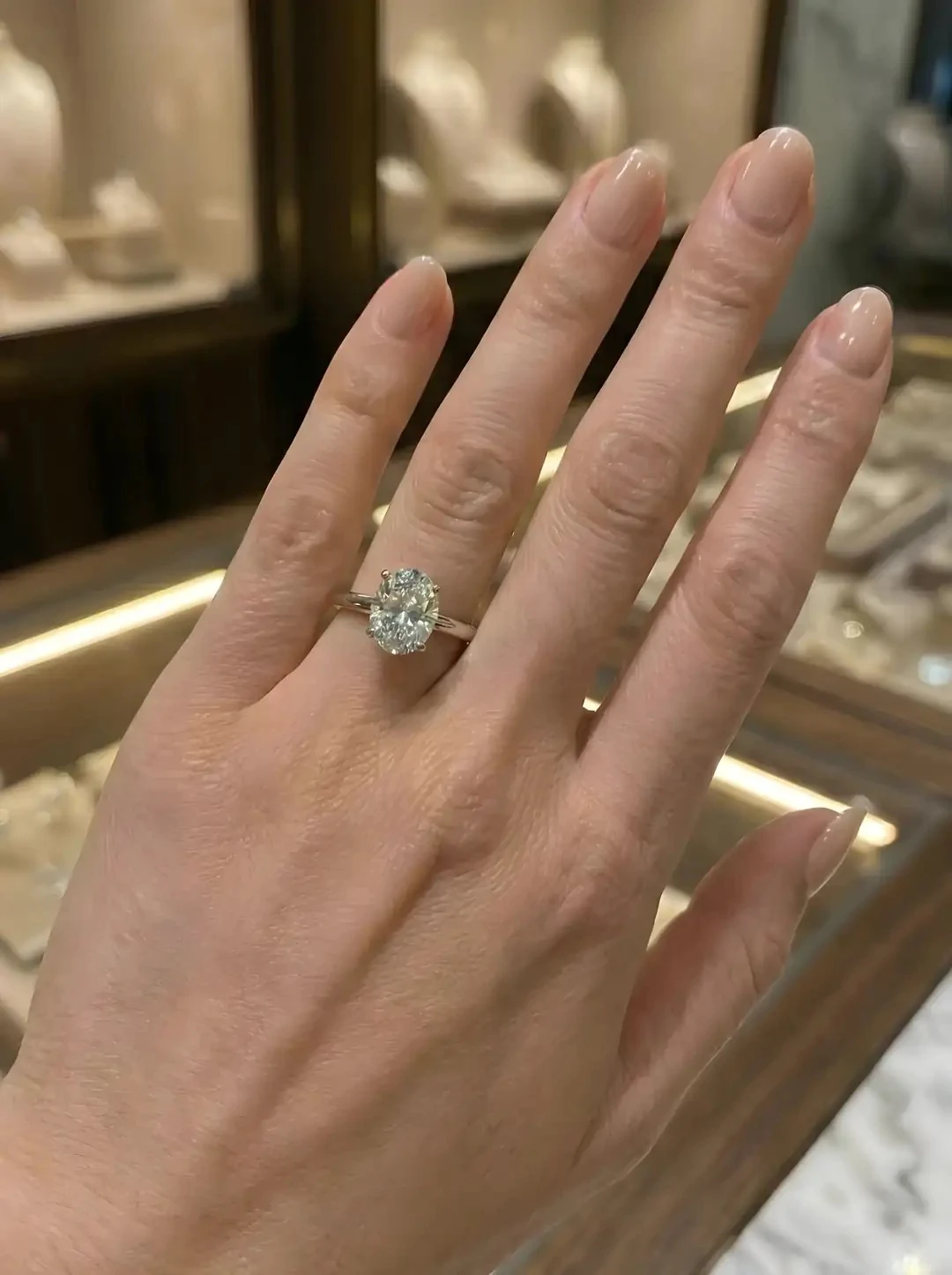 14 Ayar Beyaz Altın Oval Kesim Taşlı Yüzük – 2.32 Gr