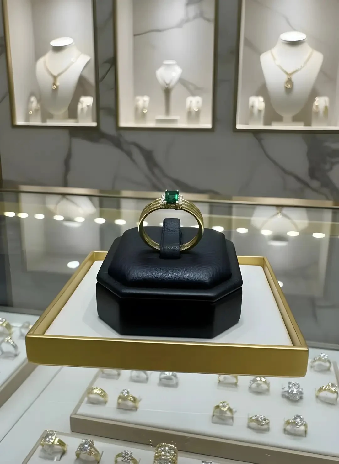 14 Ayar Altın Yeşil Baget Taşlı Yüzük | 2.54 Gr