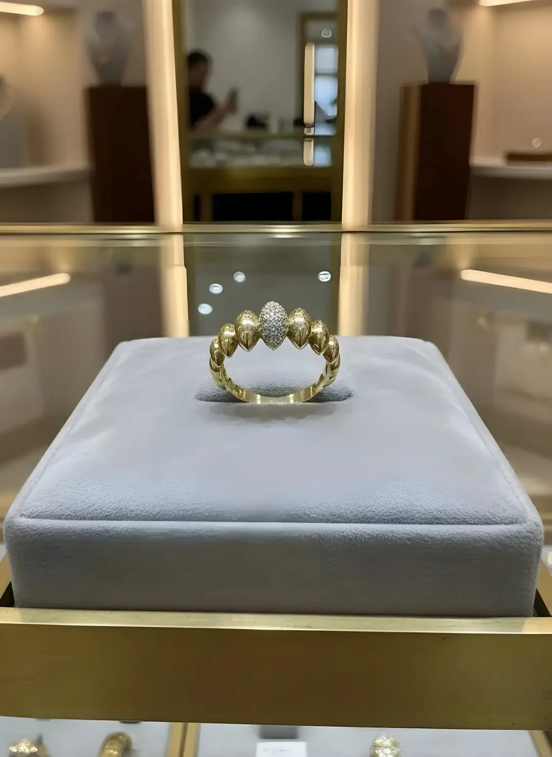 14 Ayar Desenli Altın Yüzük – 2.79 Gr Modern Şık Tasarım