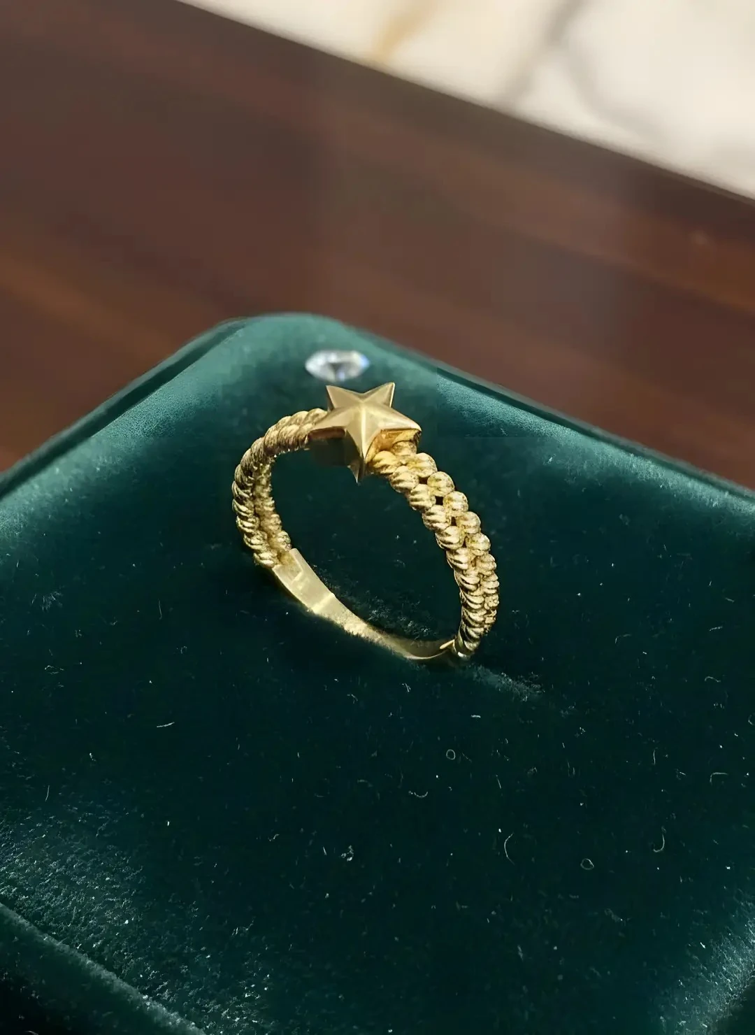 14 Ayar Yıldız Desenli Altın Yüzük – 2.56 Gr Minimal Şık Tasarım