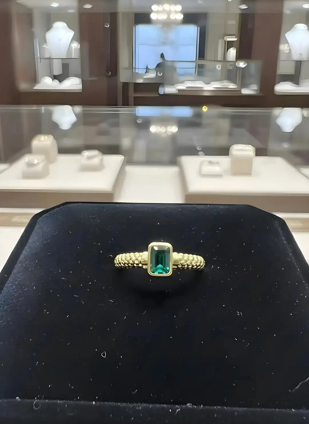 14 Ayar Altın Yeşil Baget Taşlı Yüzük – 2.38 Gram