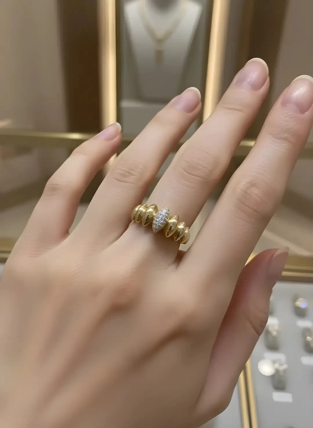 14 Ayar Desenli Altın Yüzük – 2.79 Gr Modern Şık Tasarım