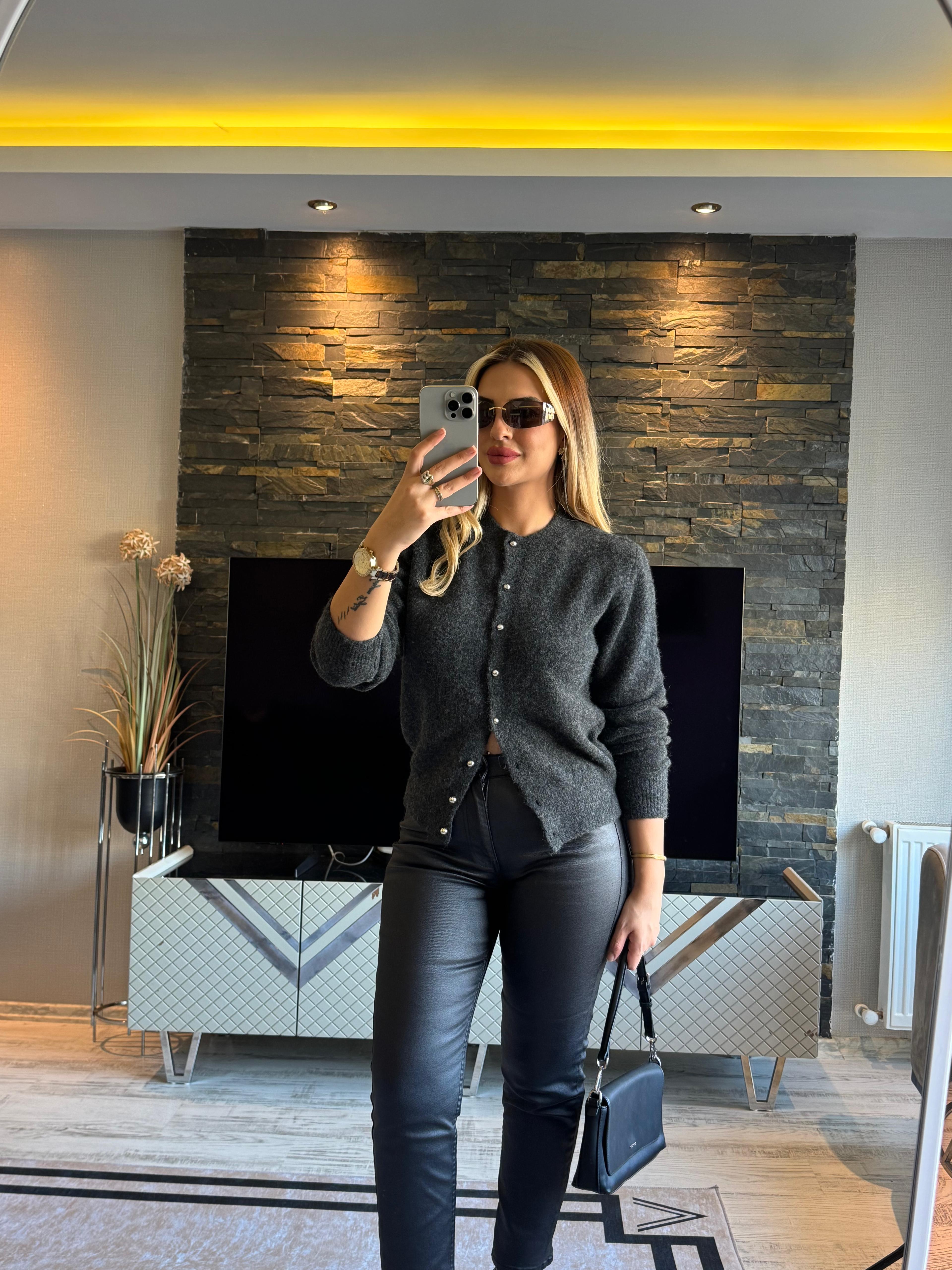 Füme Düğmeli Yumoş Hırka 