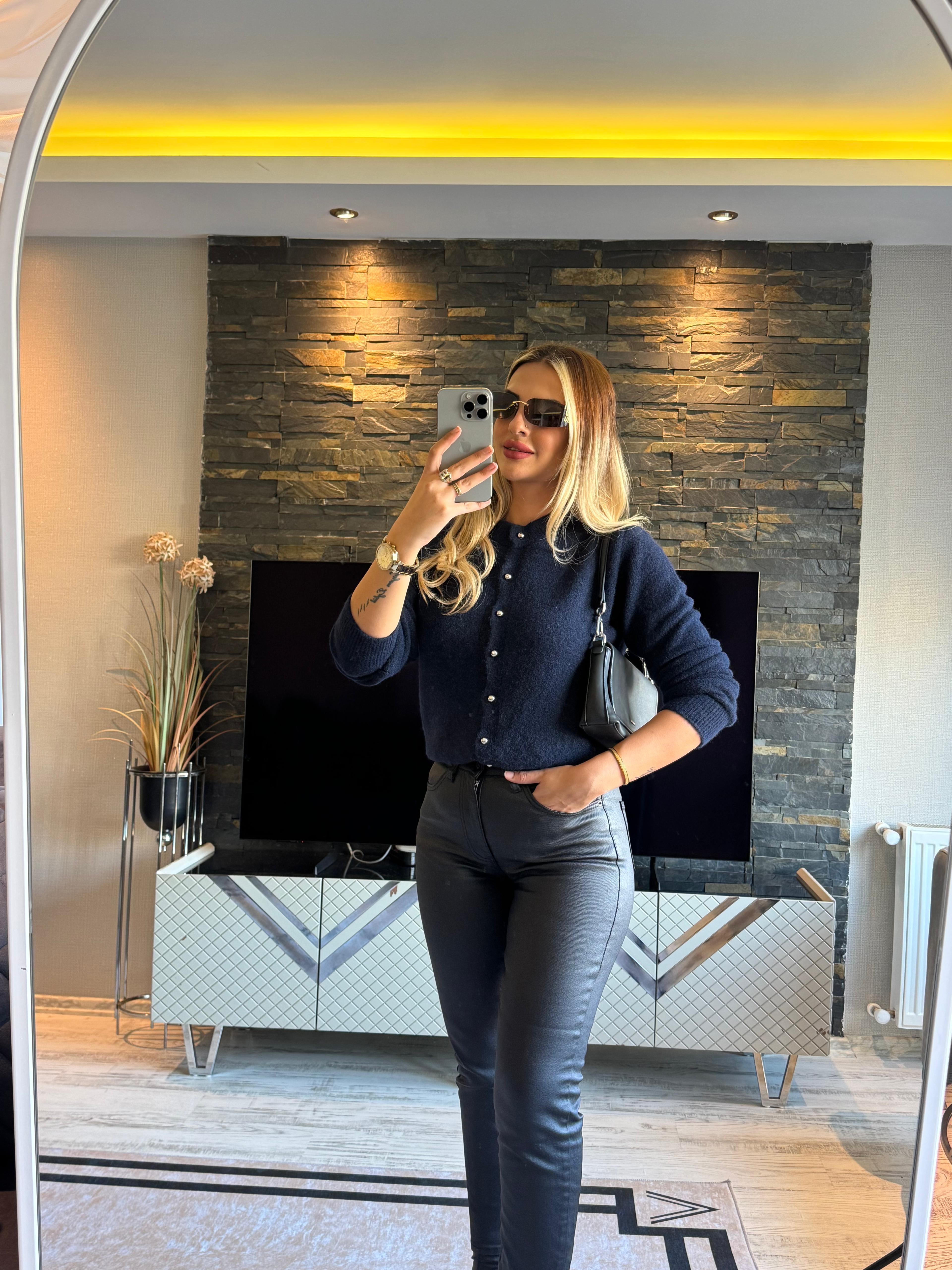 Lacivert Düğmeli Yumoş Hırka 