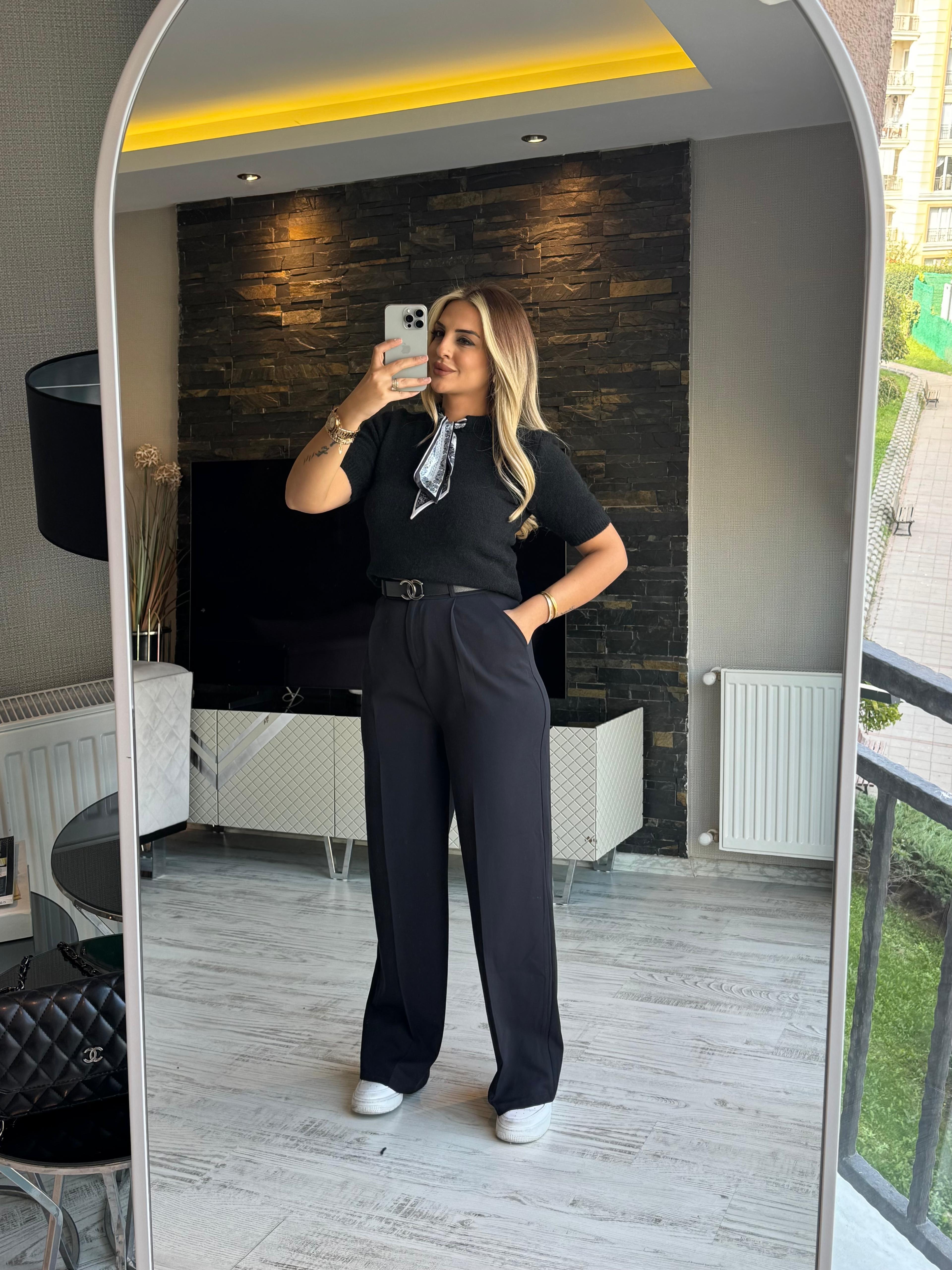 Siyah Pileli Atlas Kumaş Pantolon 