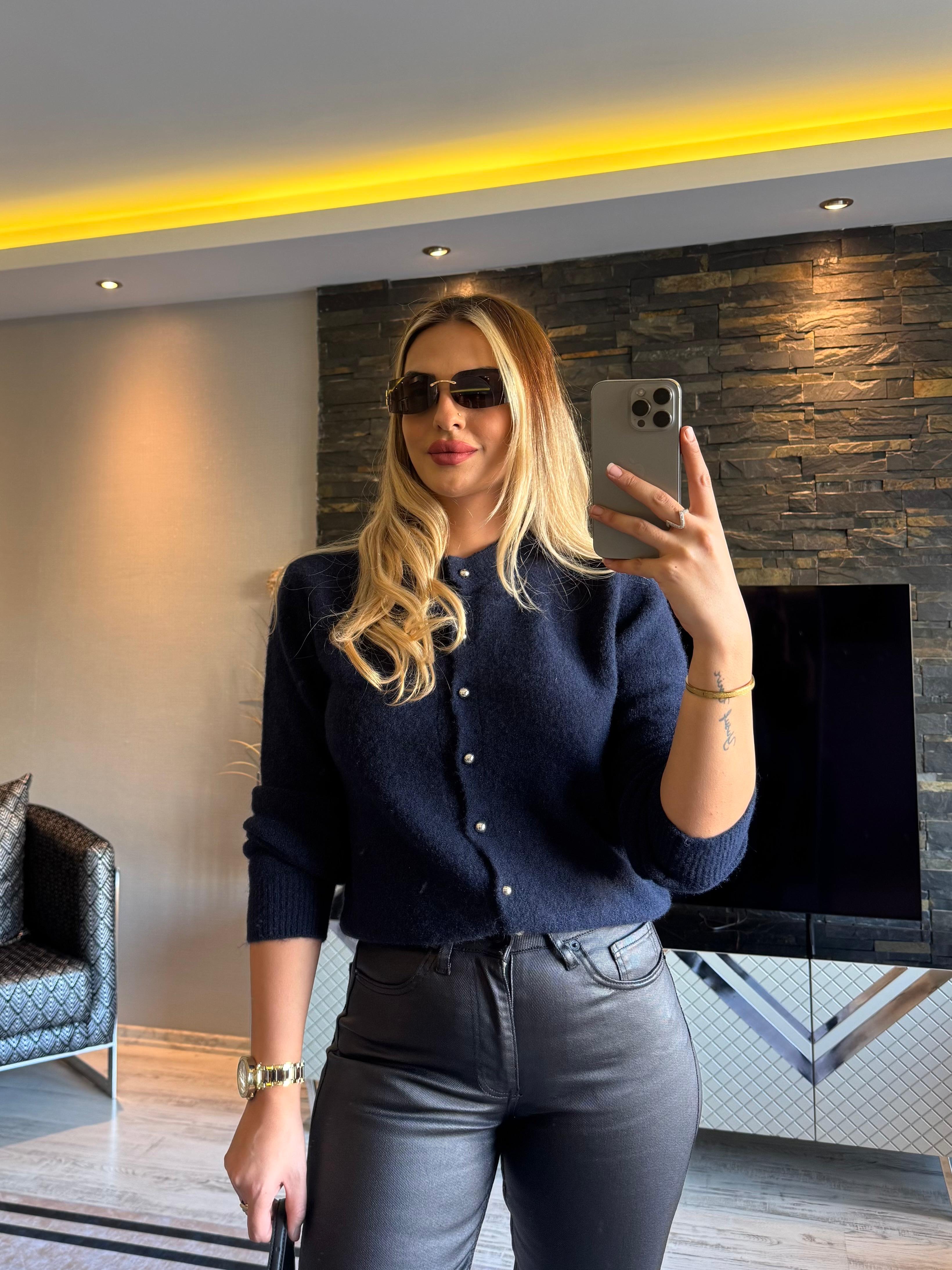 Lacivert Düğmeli Yumoş Hırka 