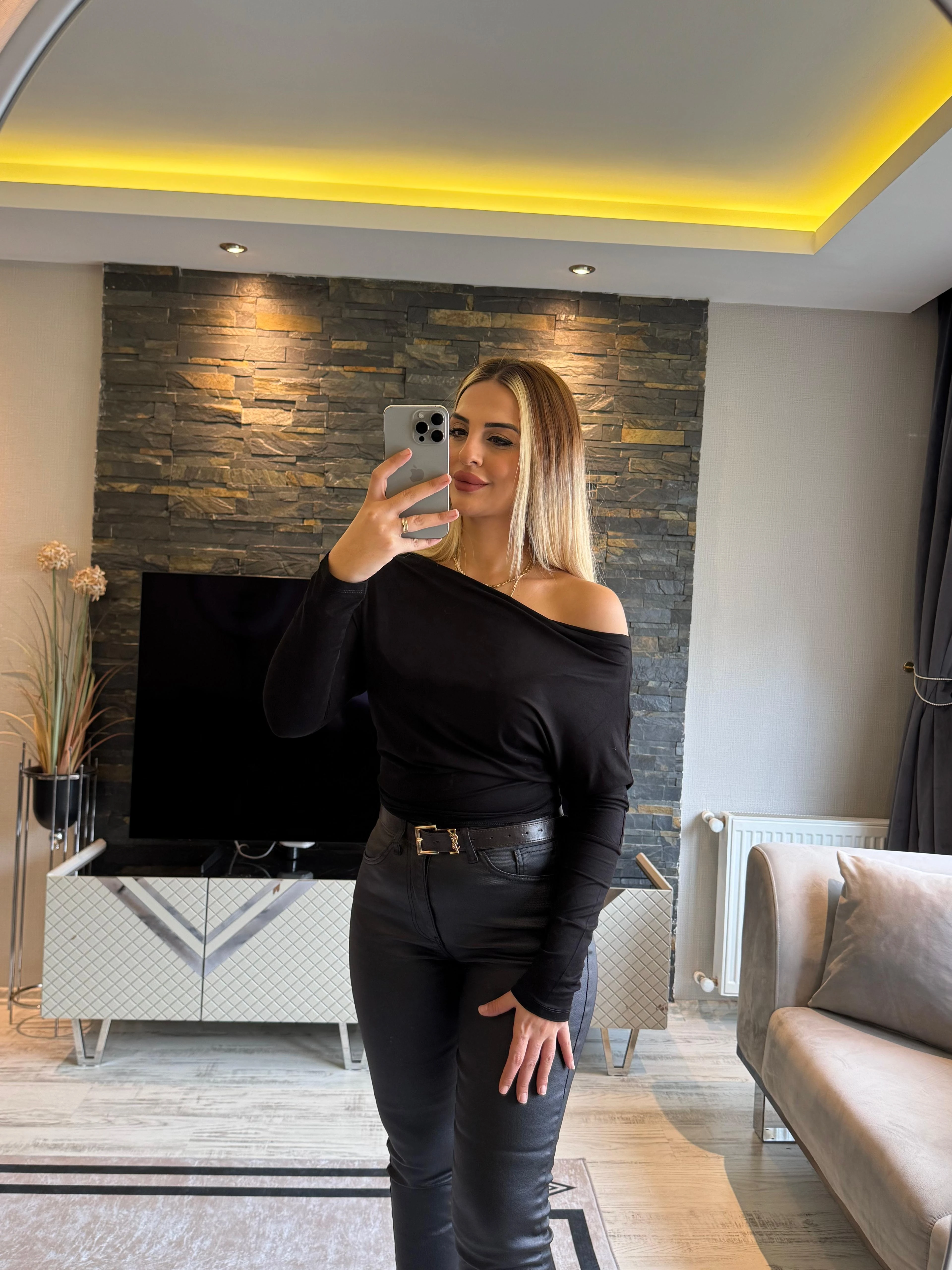 Asimetrik Siyah Uzun Kollu Top