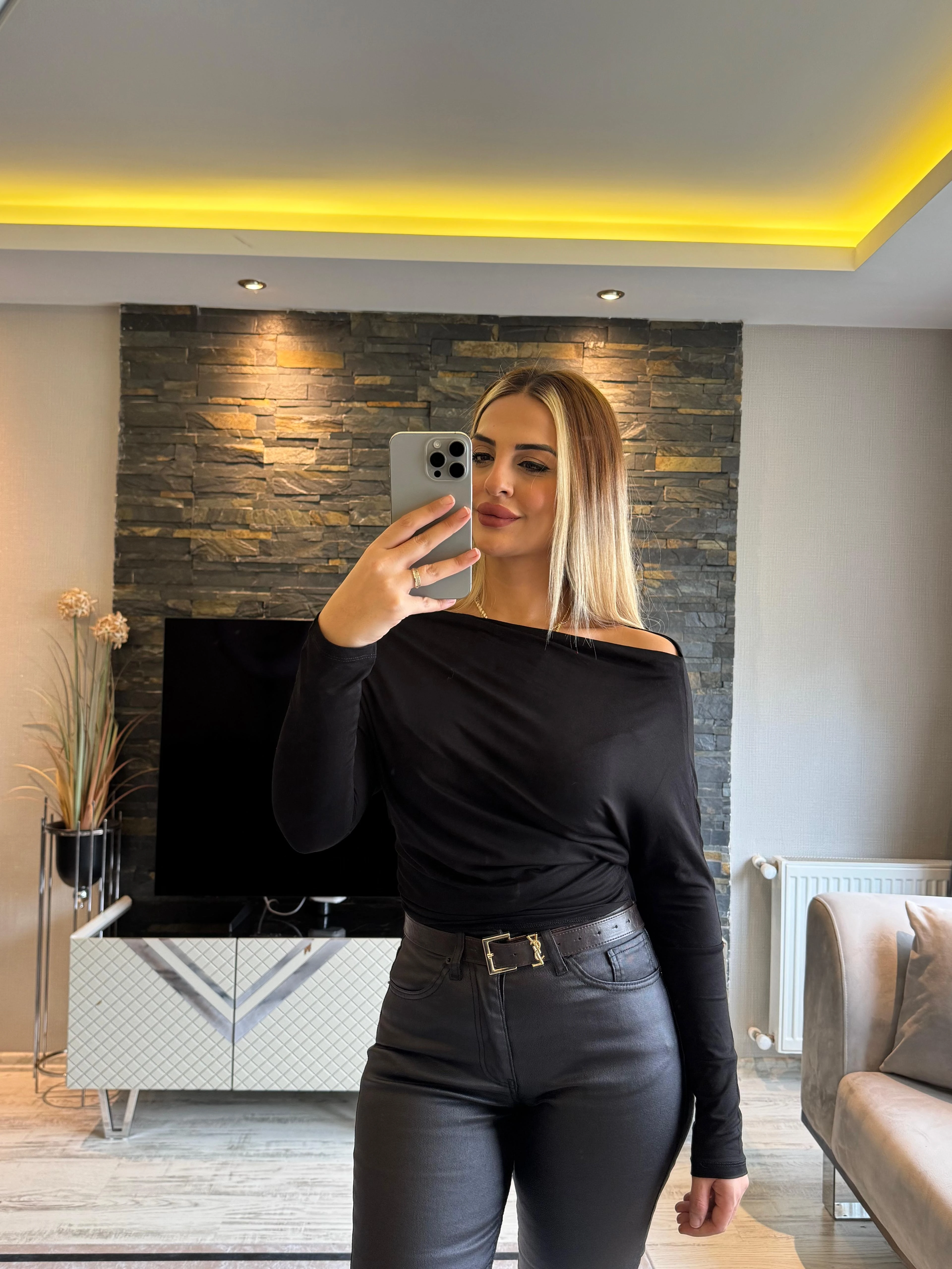 Asimetrik Siyah Uzun Kollu Top