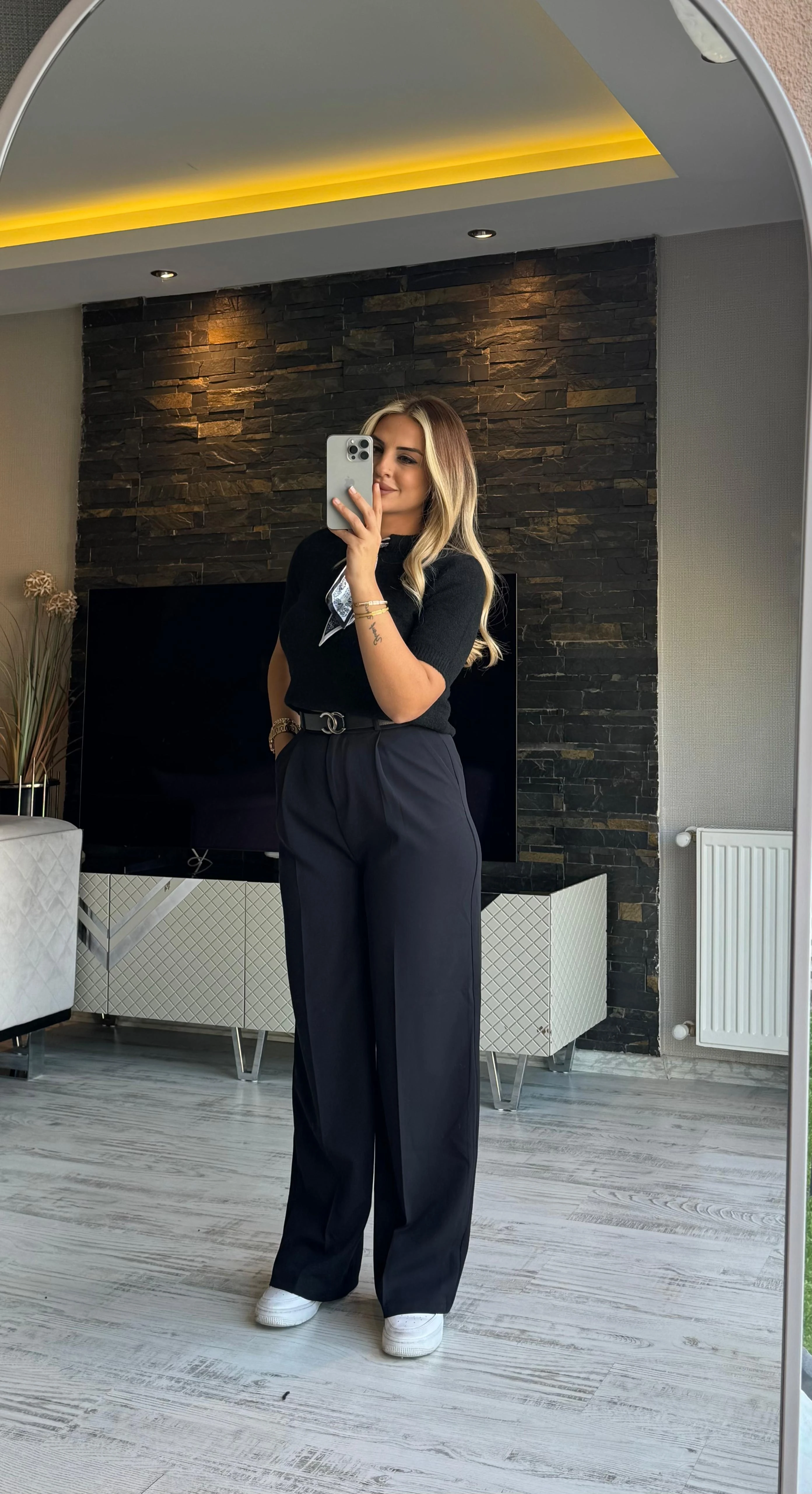 Siyah Pileli Atlas Kumaş Pantolon 