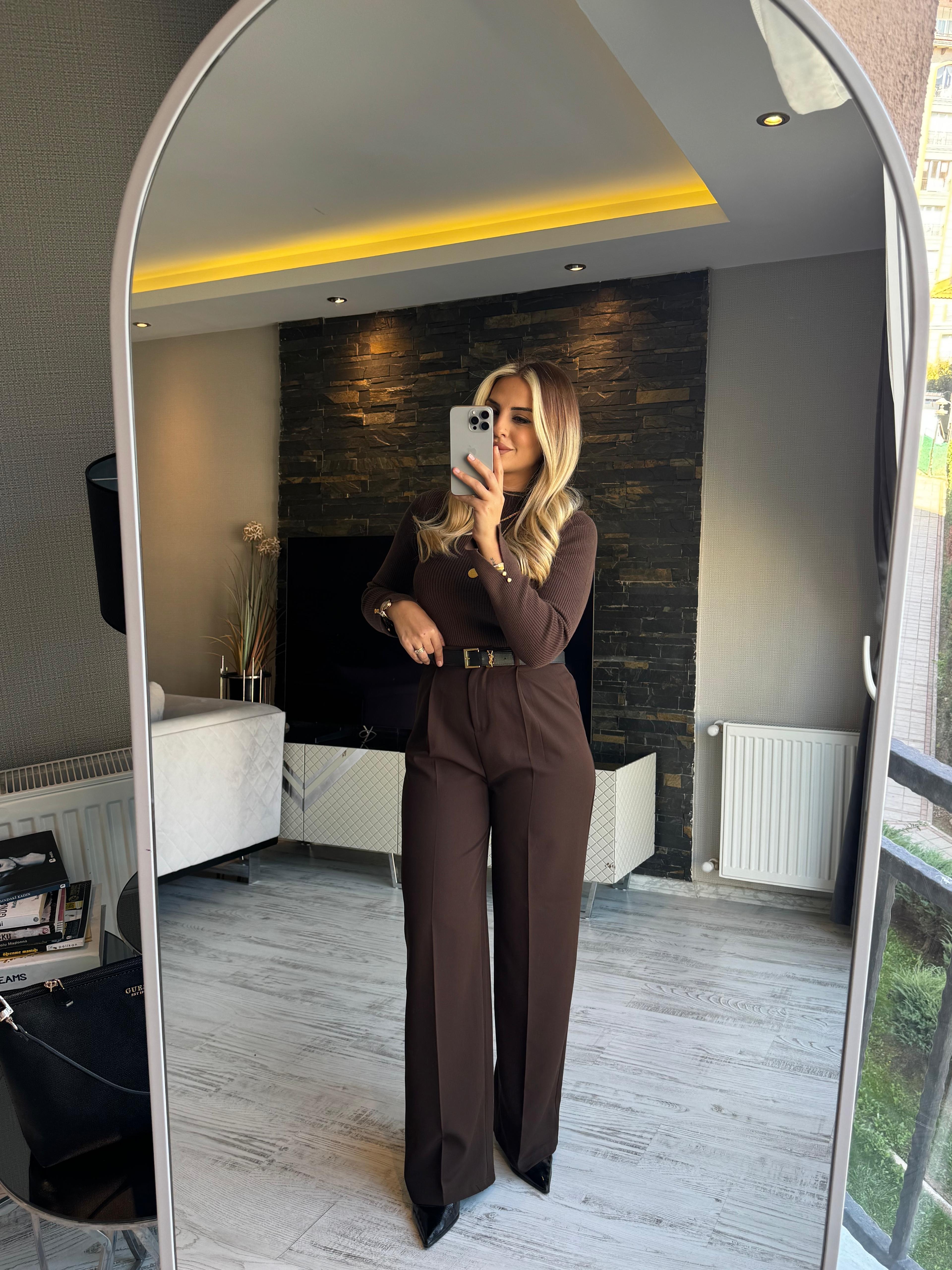 Kahverengi Pileli Atlas Kumaş Pantolon 