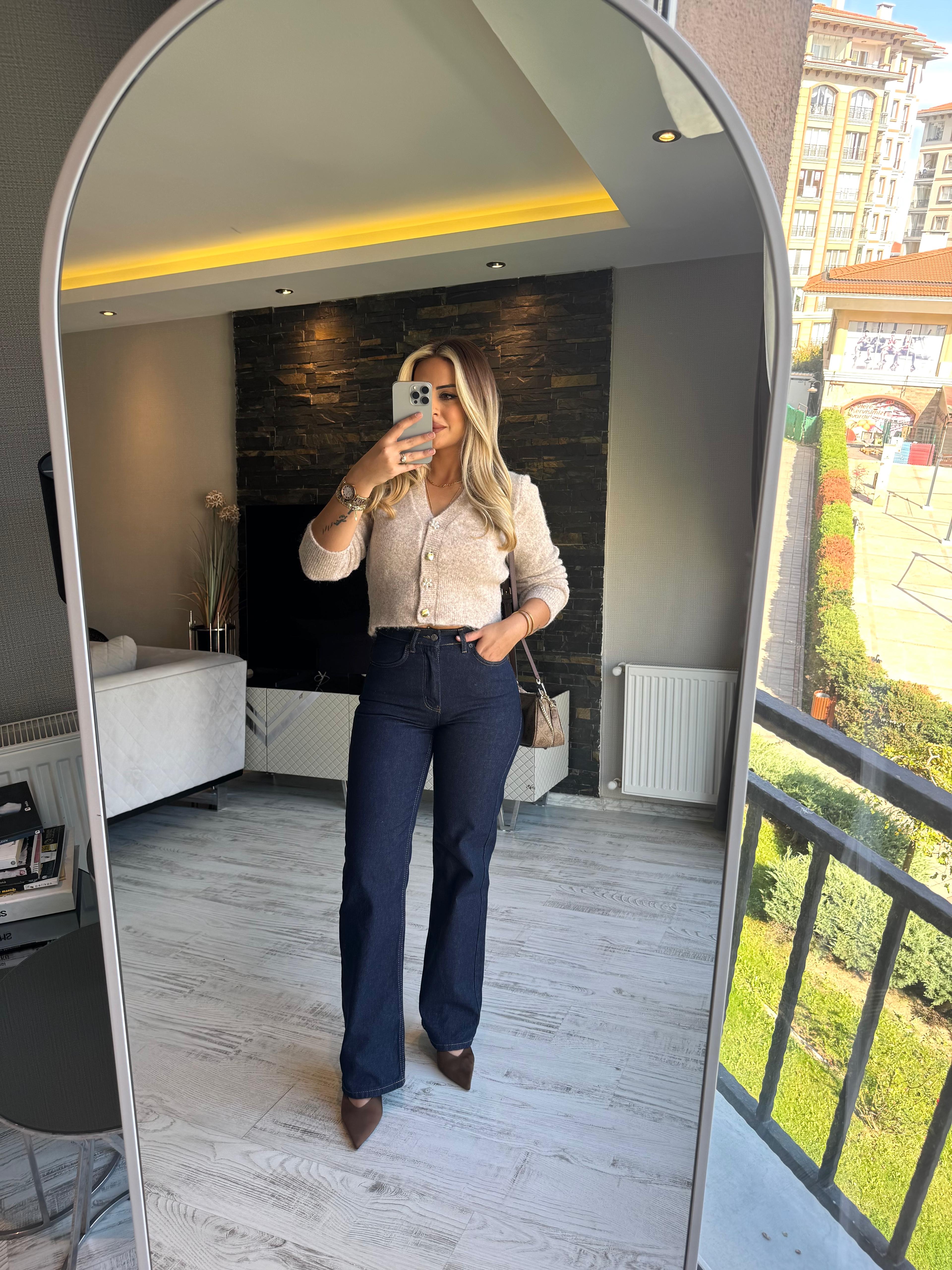 Peluş Doku İnci Düğmeli Kısa Hırka