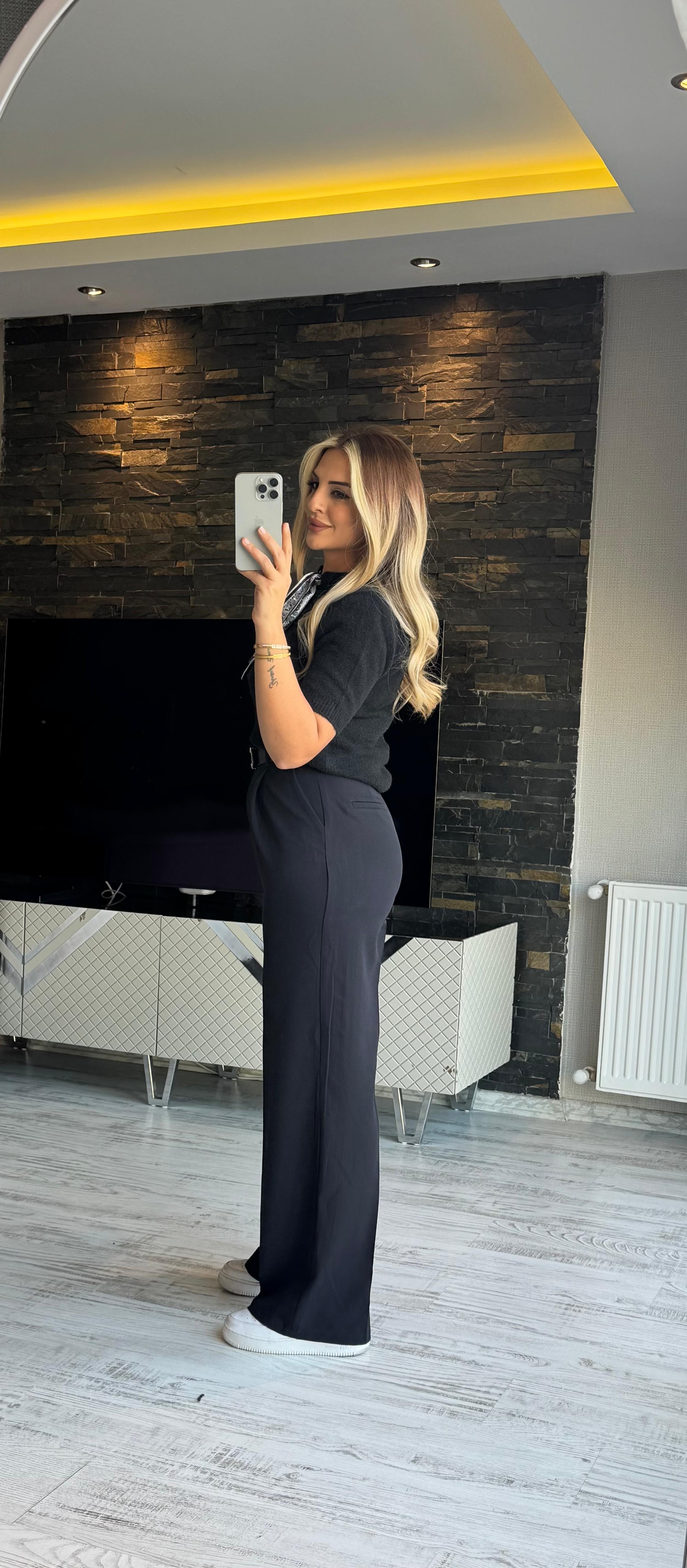 Siyah Pileli Atlas Kumaş Pantolon 