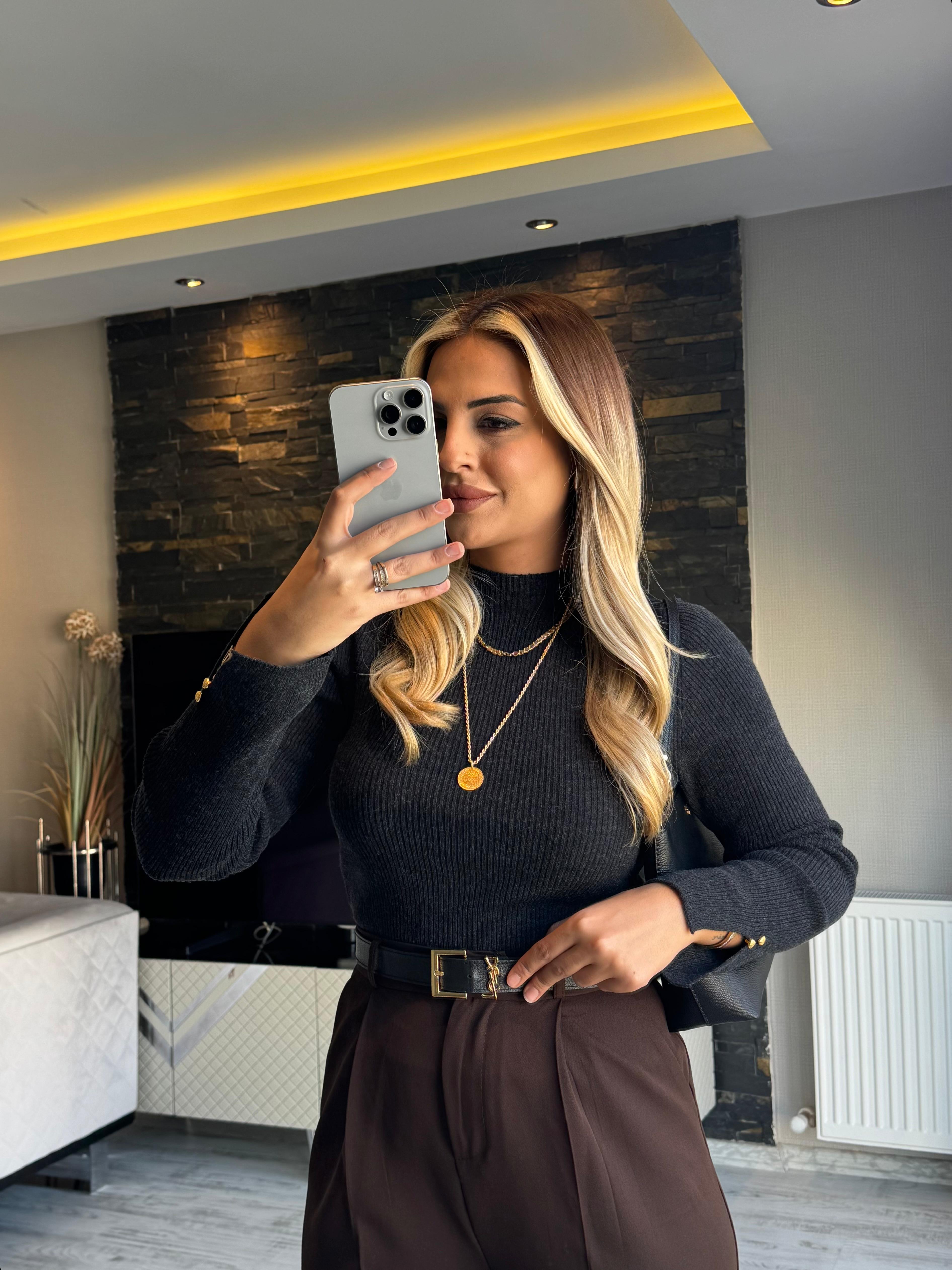 Kol Düğmeli Antrasit Triko Kazak 