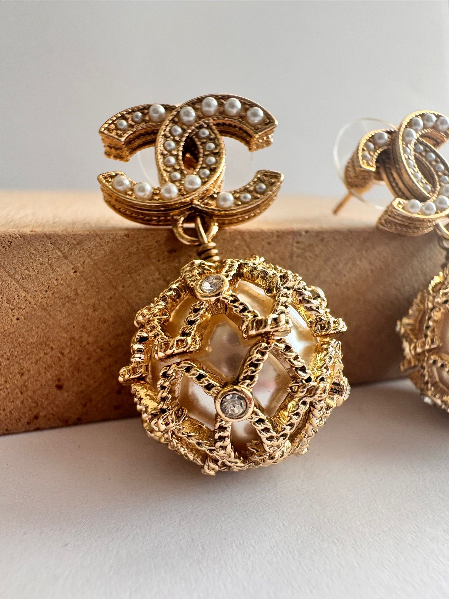 Chnl. Gold Taşlı Toffy Küpe
