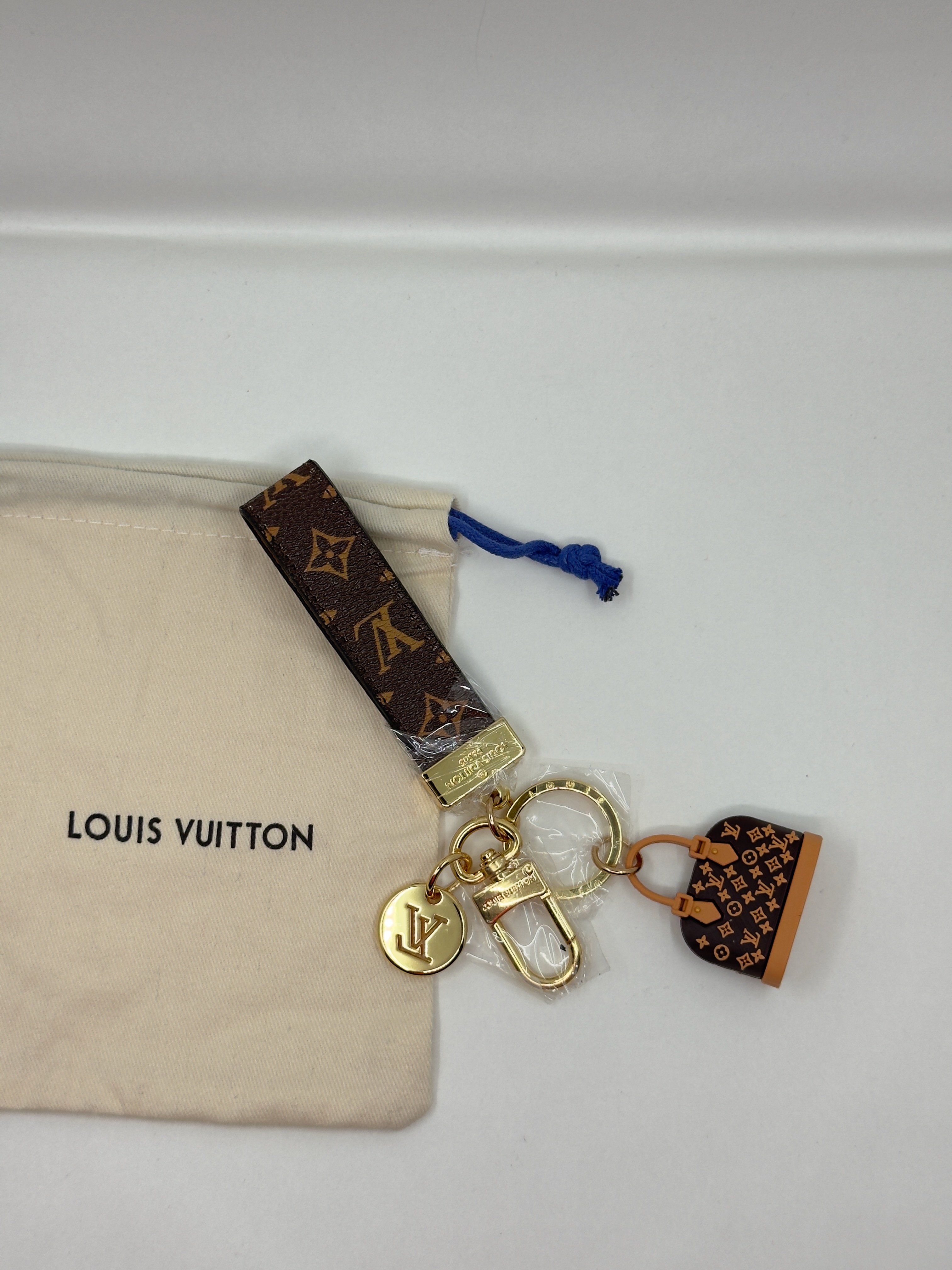 LV. İkonik LV Çanta Bag Charm