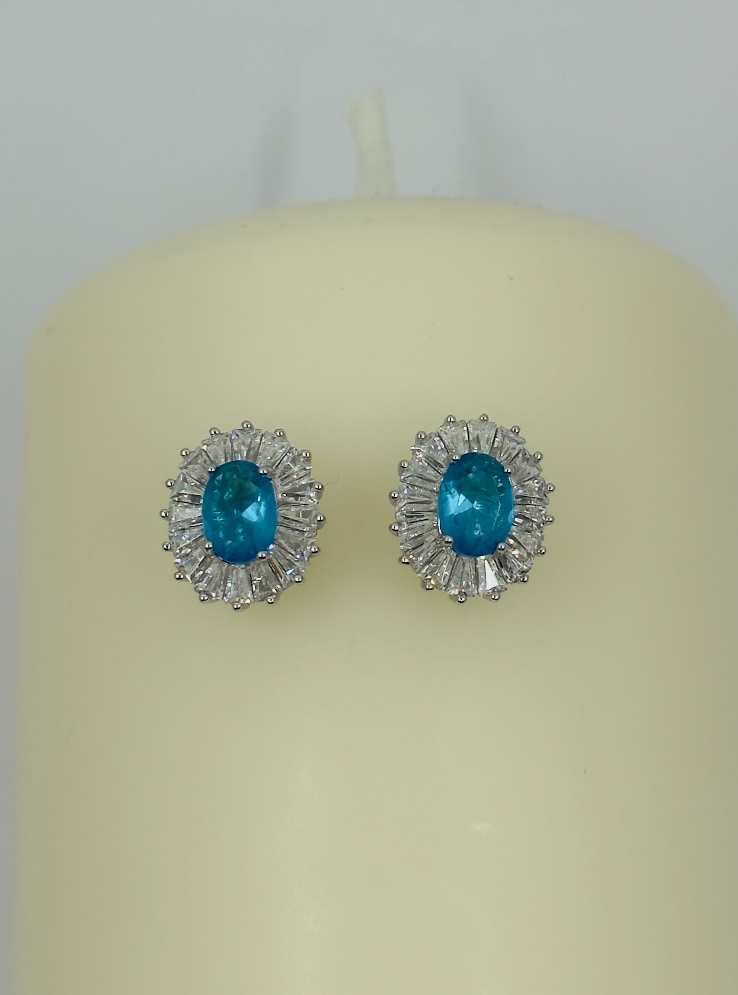 Doğal Topaz Taşlı Oval Baget Gümüş Küpe