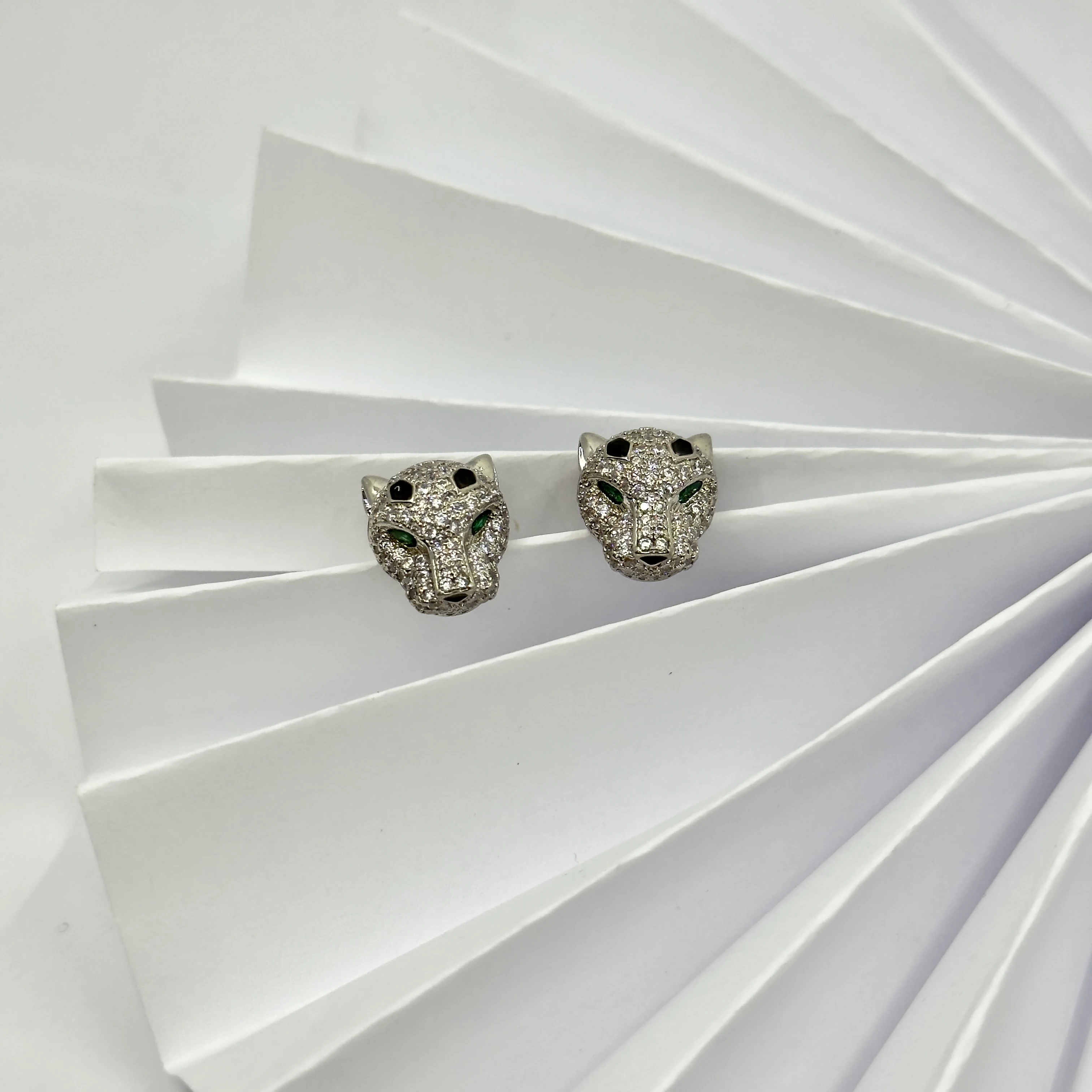 Pantere Crt Düğme Küpe