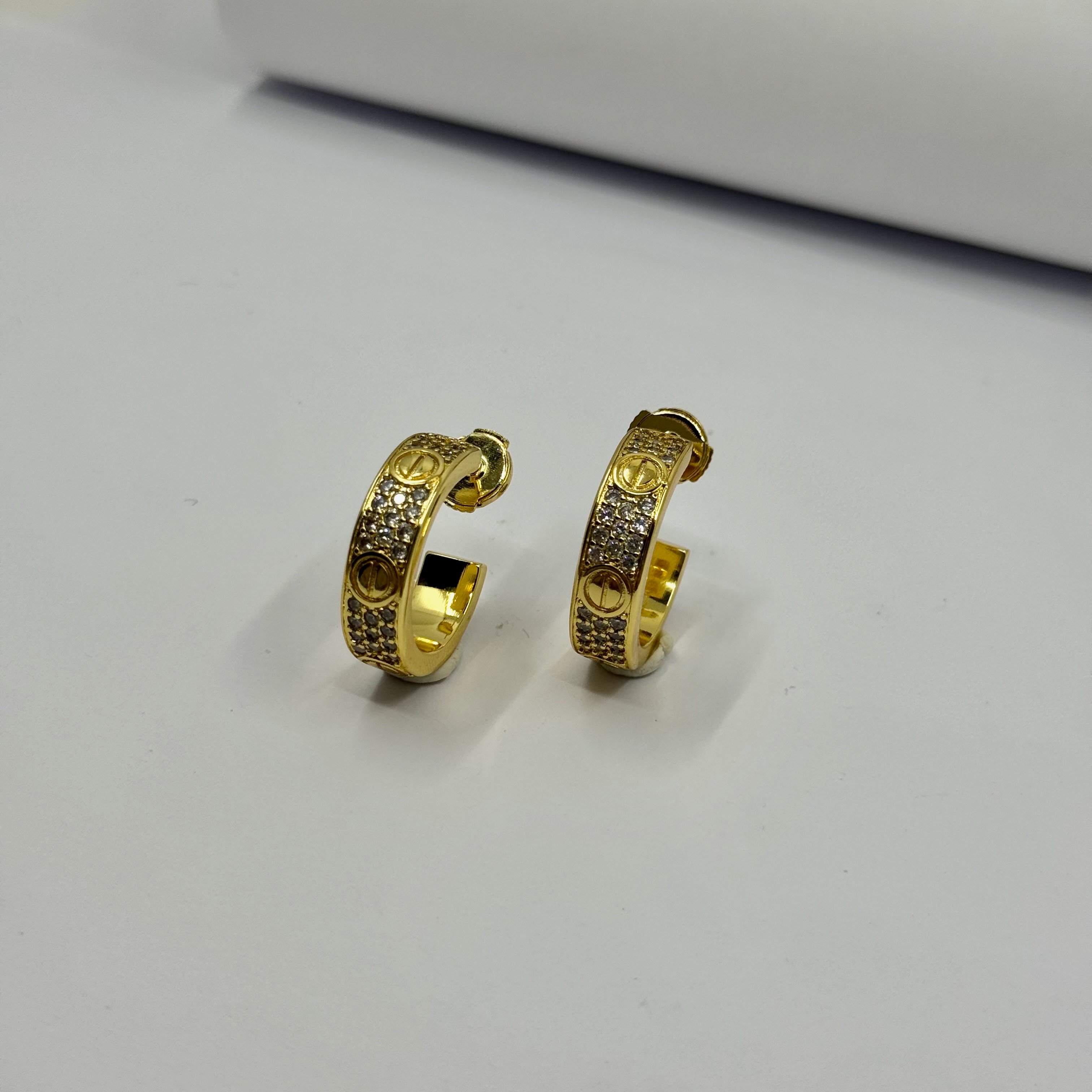 Full Paved Gold Small Love Küpe