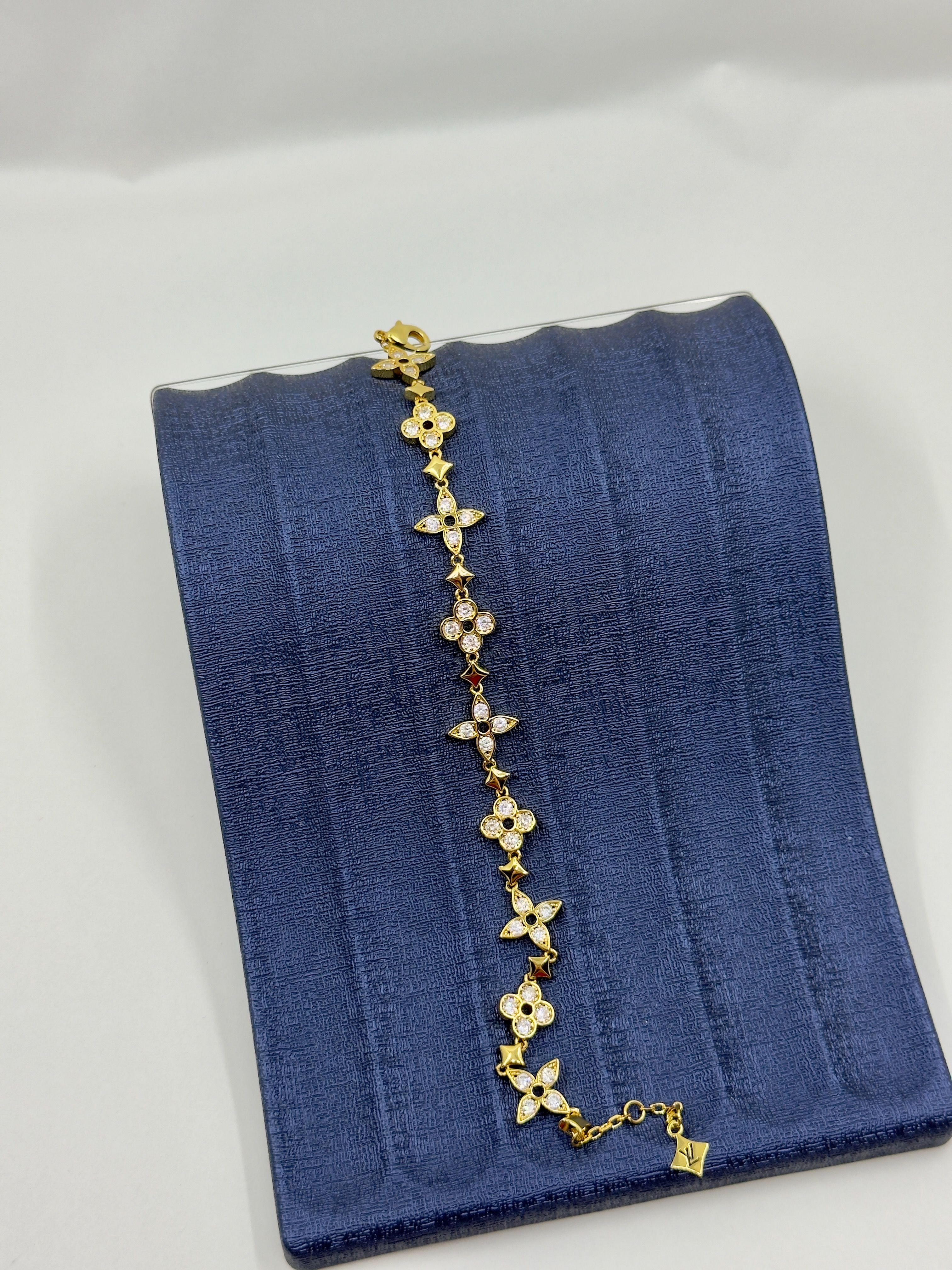 LV. Gold Talisman Bileklik