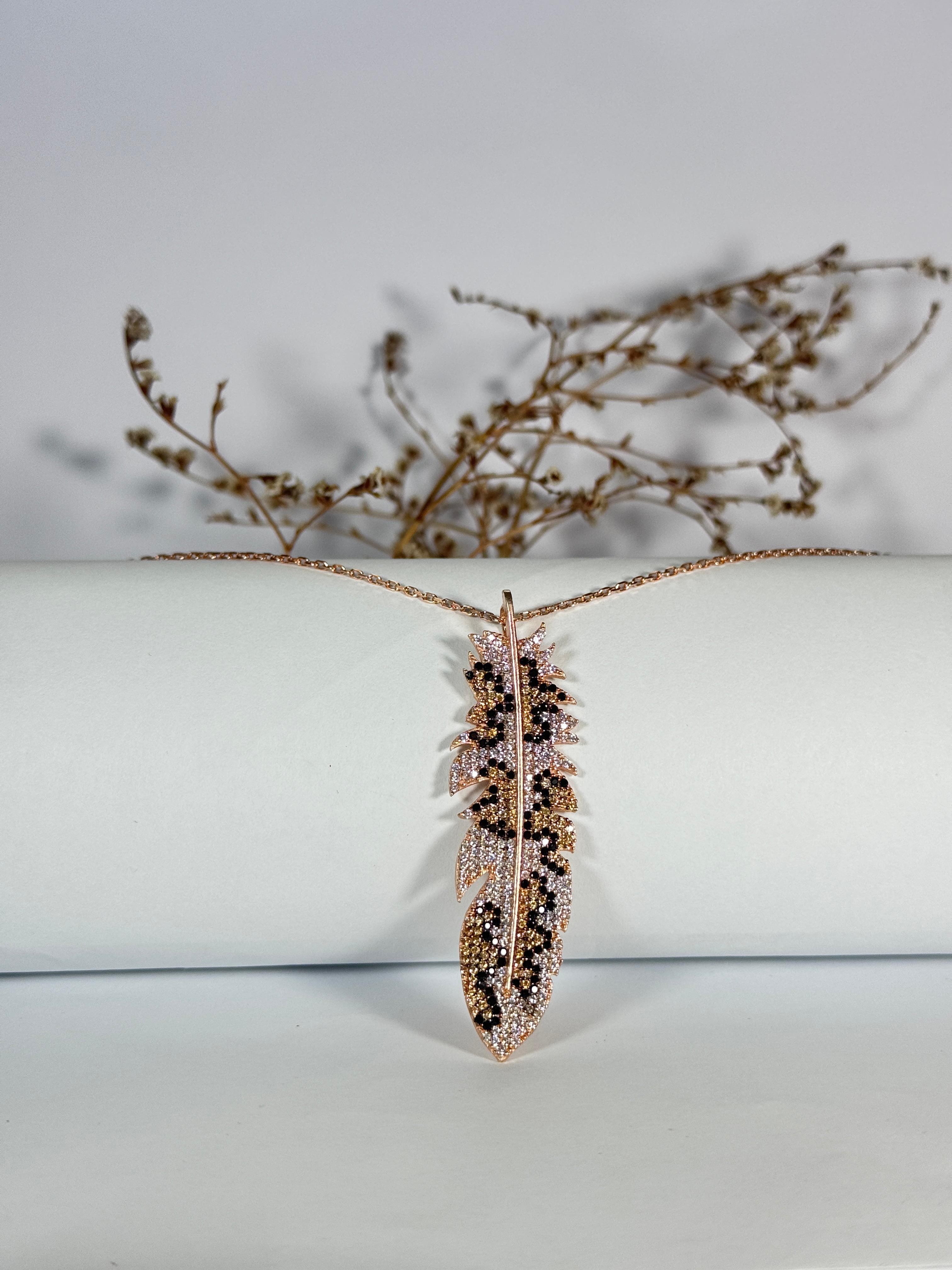 Nebula. Golden Feather Kolye