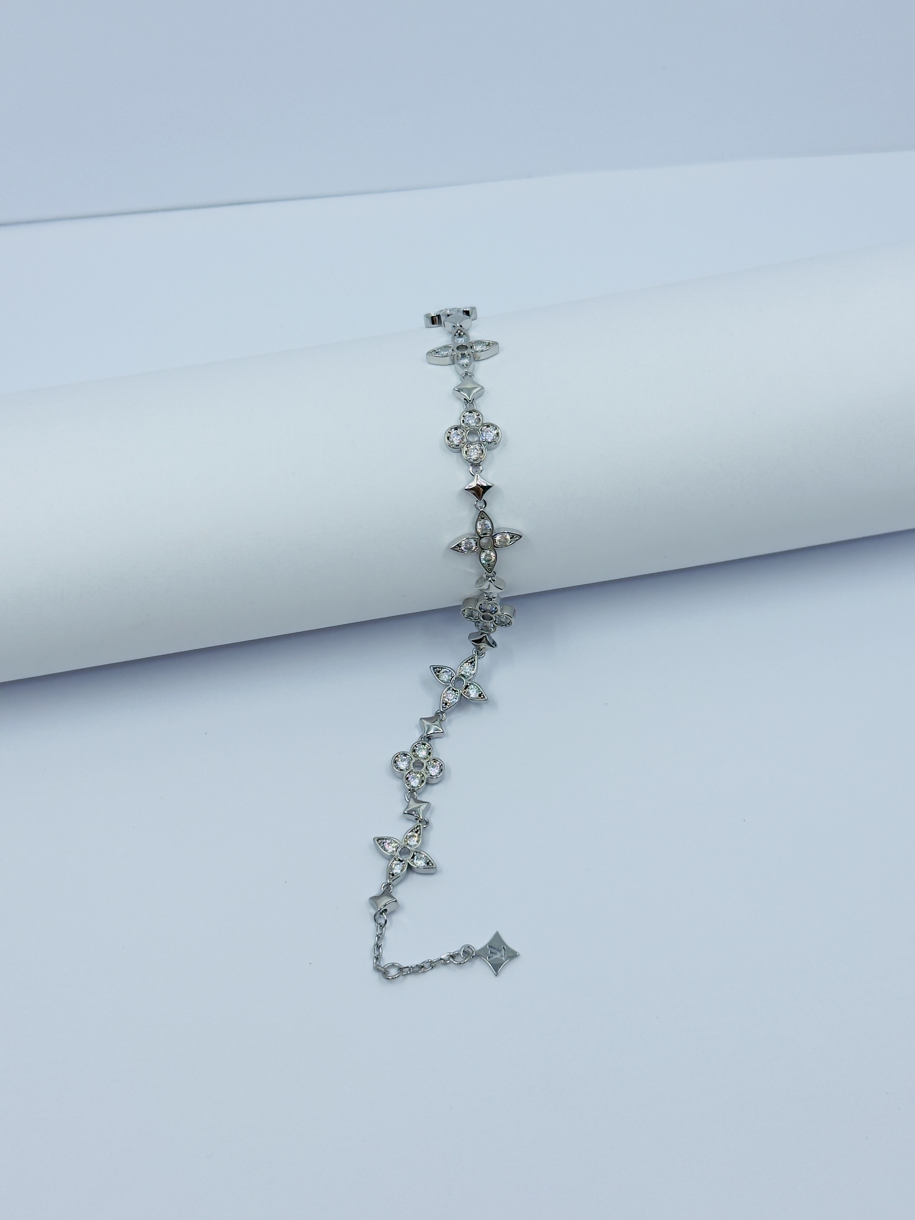 Silver Idyle Blossom Bileklik