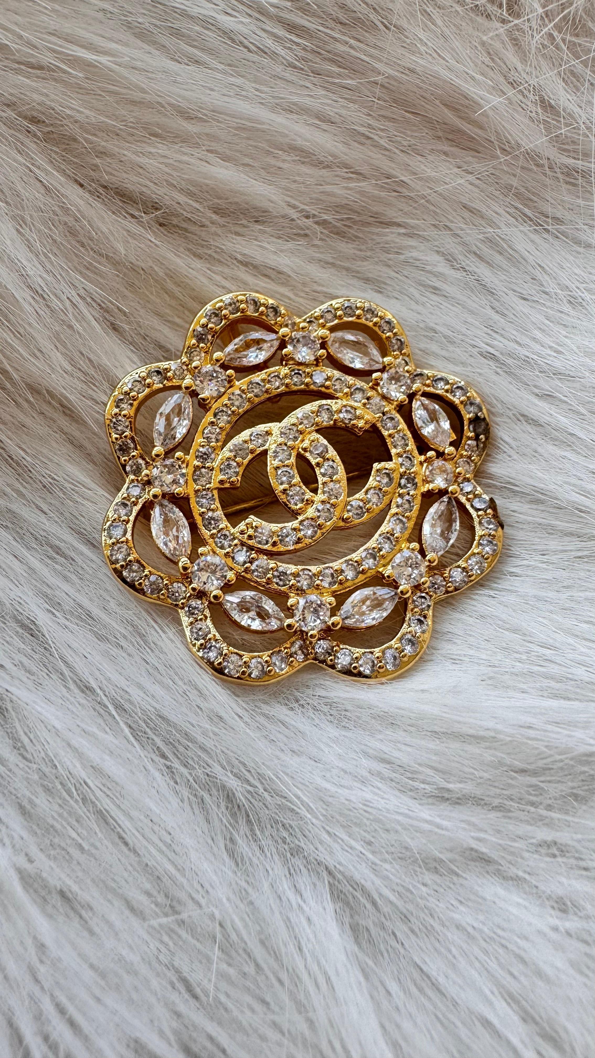 Chnl. Gold Yuvarlak Çiçek Model Broş