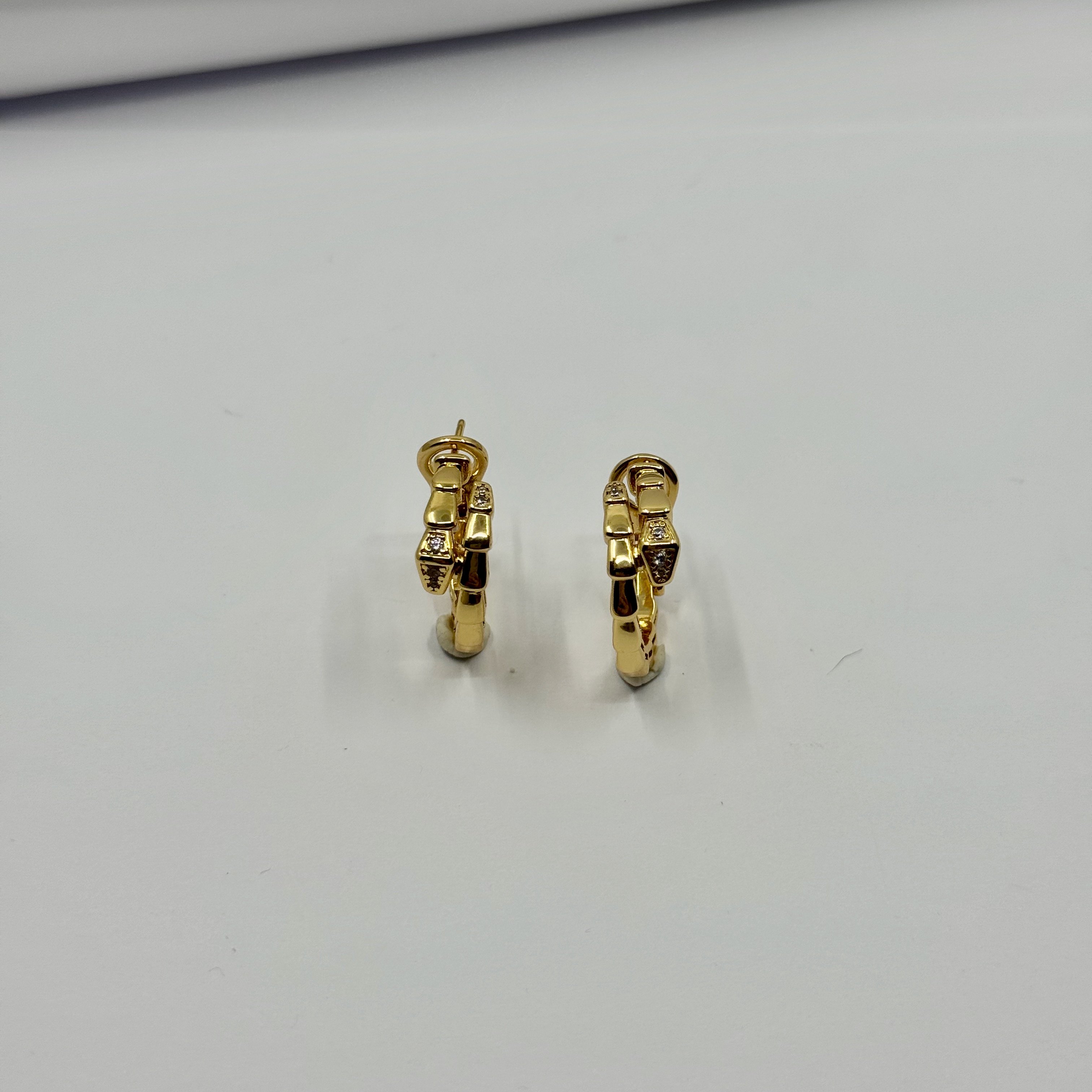 Gold Ucu Taşlı Küpe