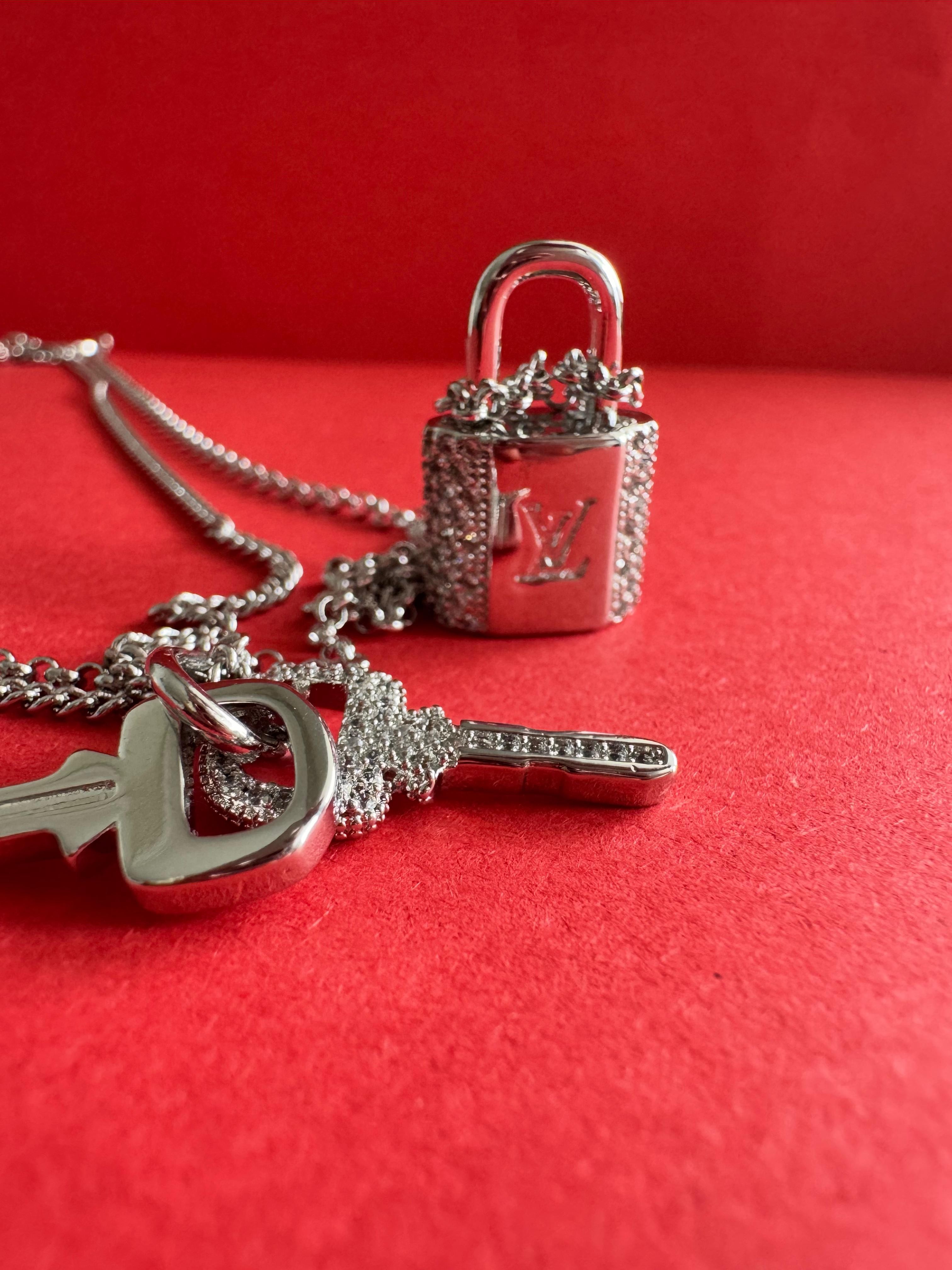 LV Padlock Silver Kolye