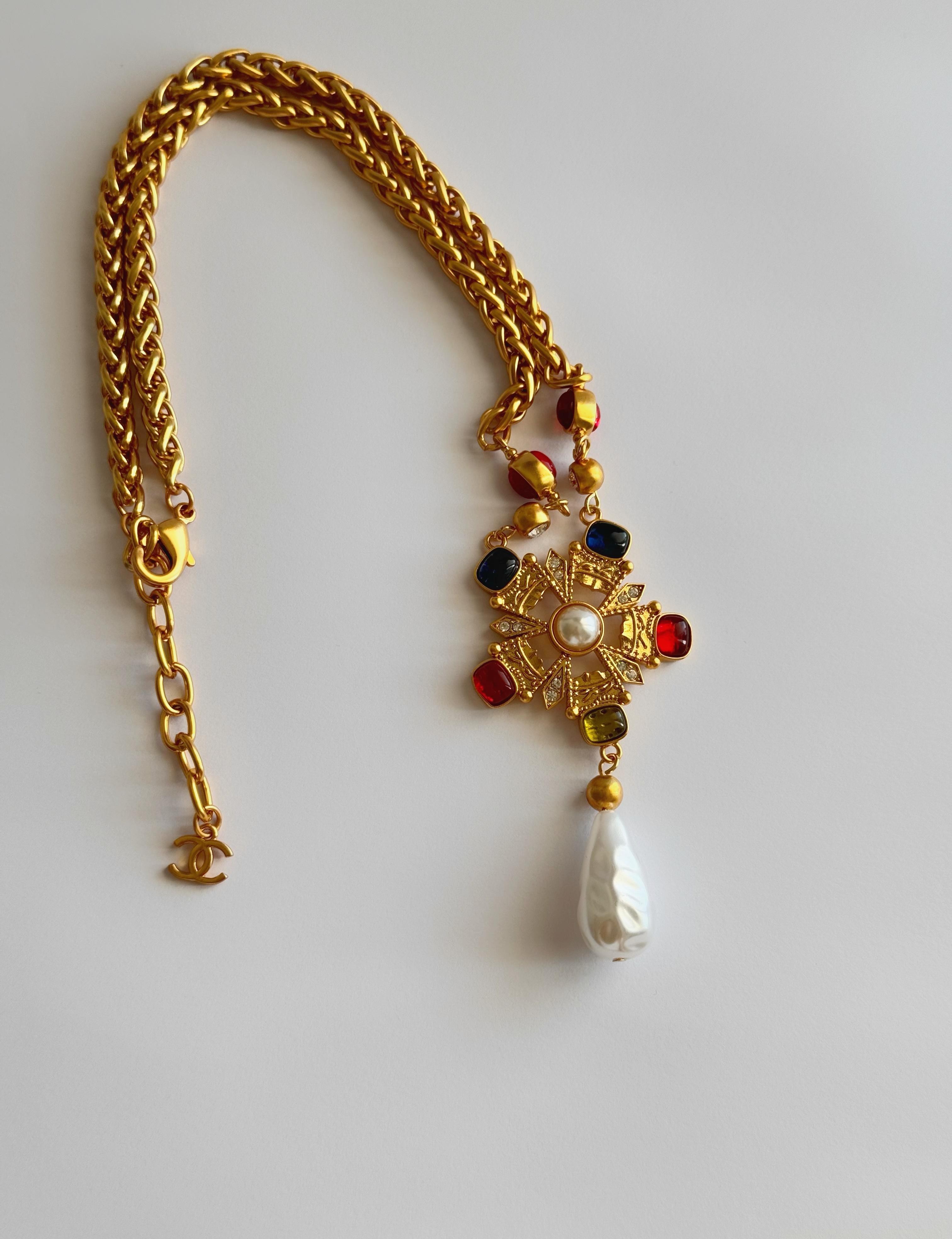 Chnl. Vintage Gothic Kolye