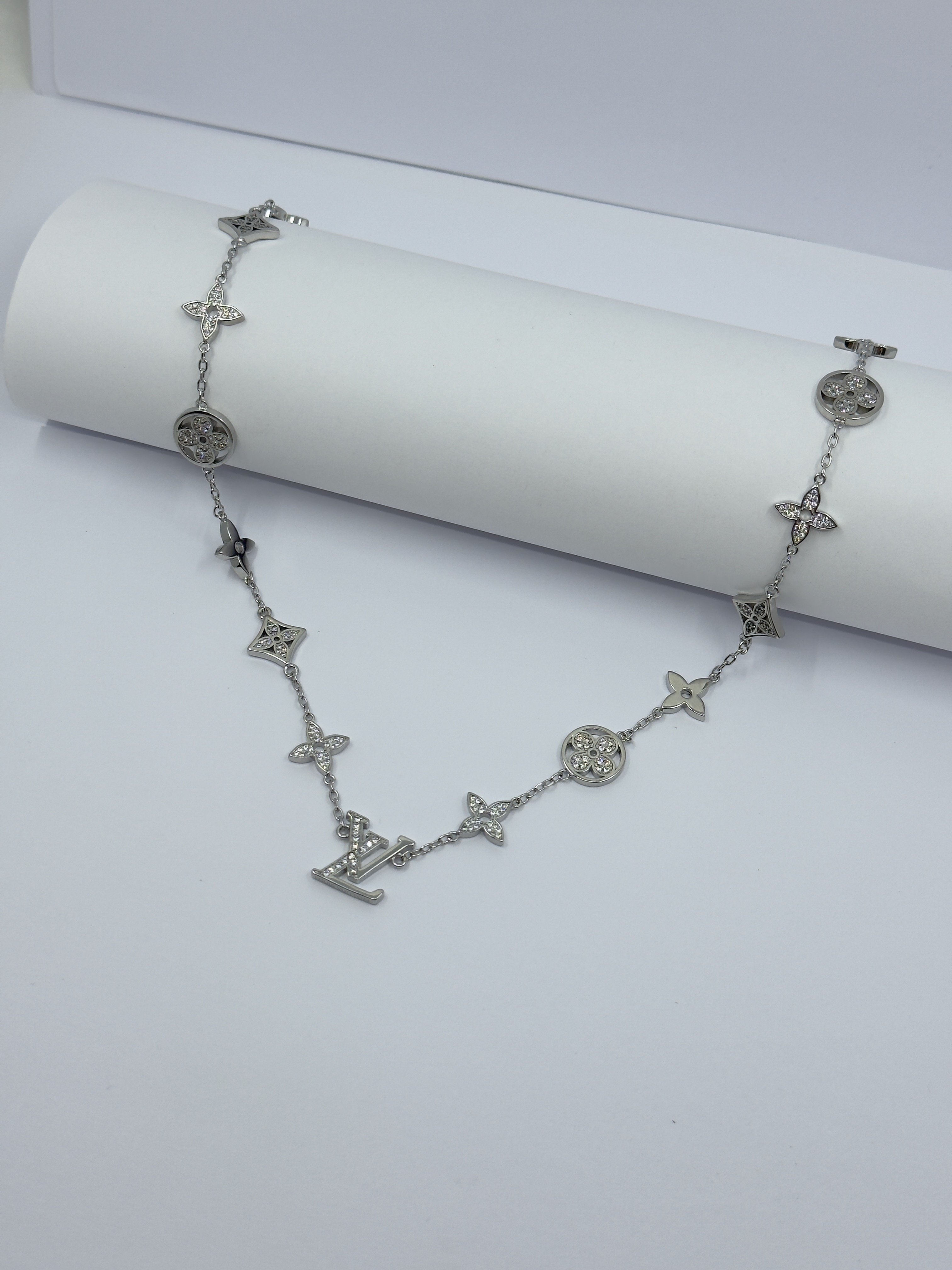 Silver Logo Motifli Kolye