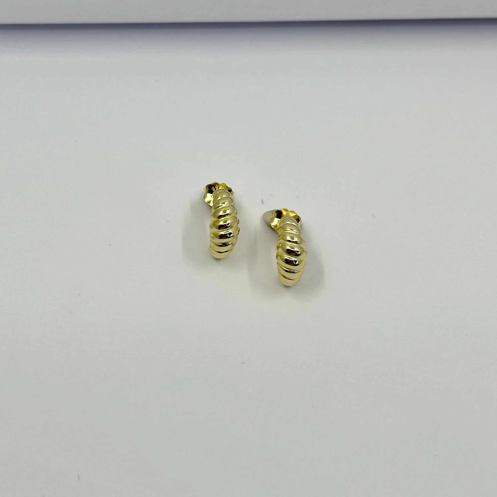 Altın Spiral Halka Küpe