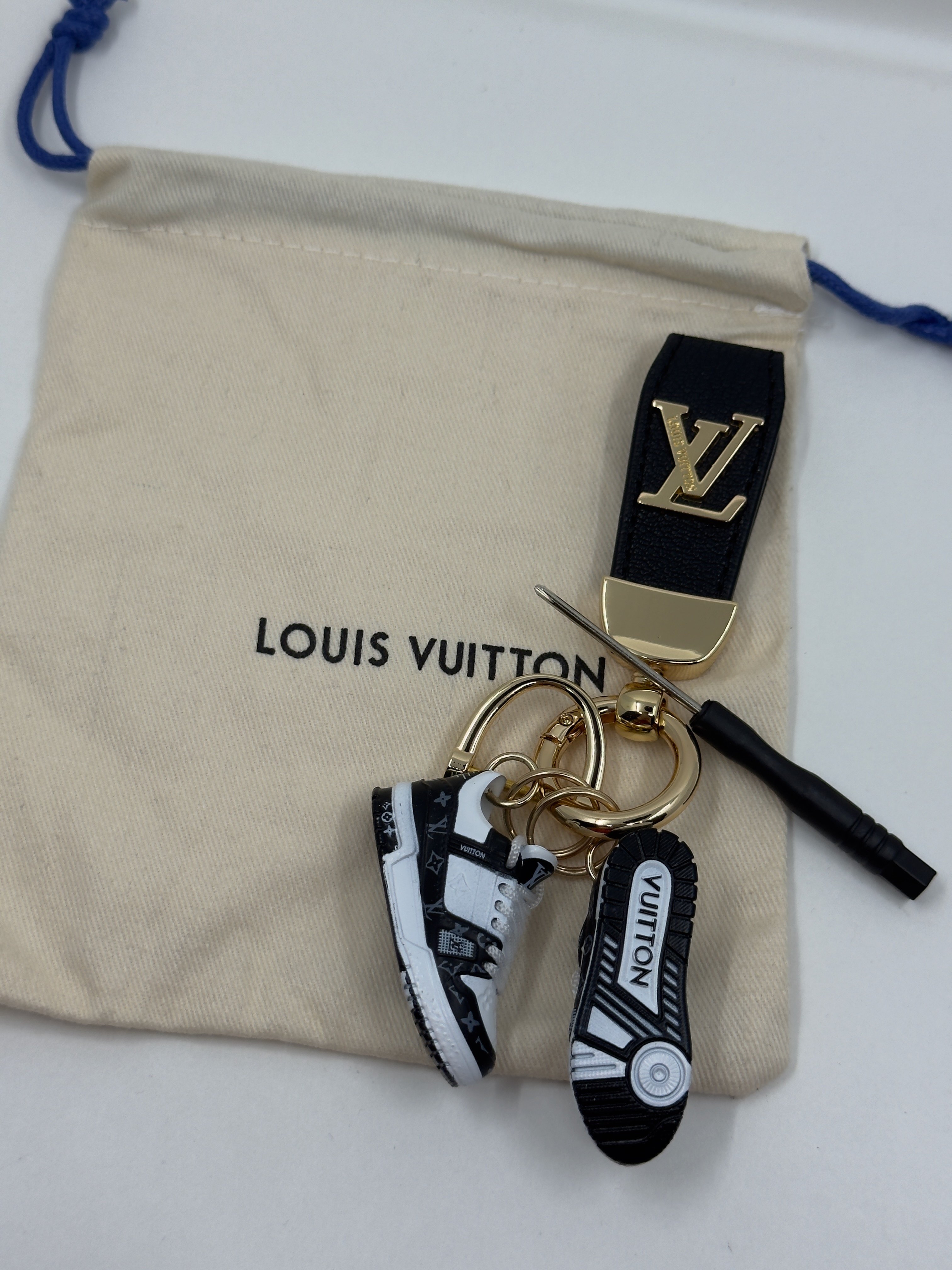 LV. Siyah Beyaz LV Ayakkabı Bag Charm