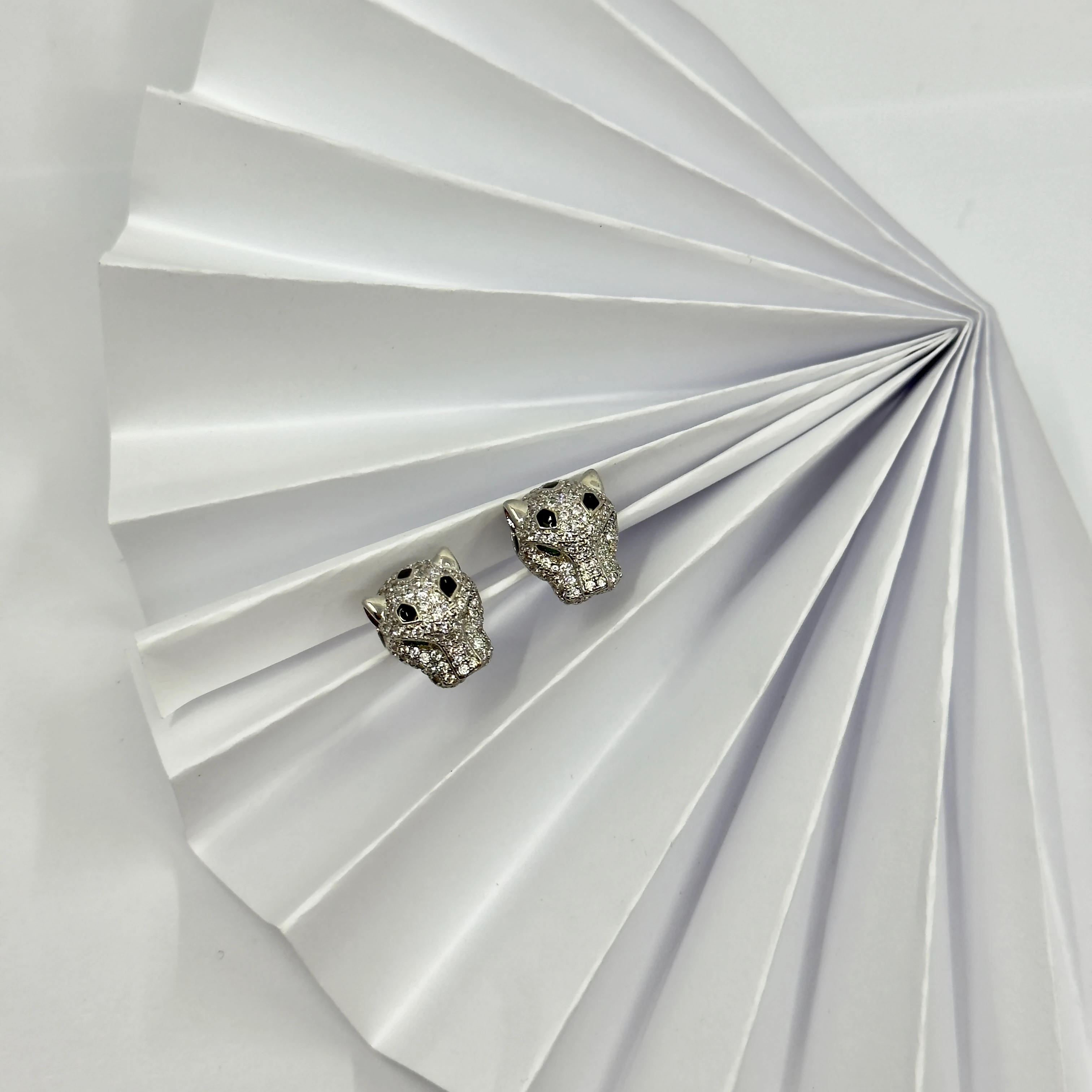 Pantere Crt Düğme Küpe